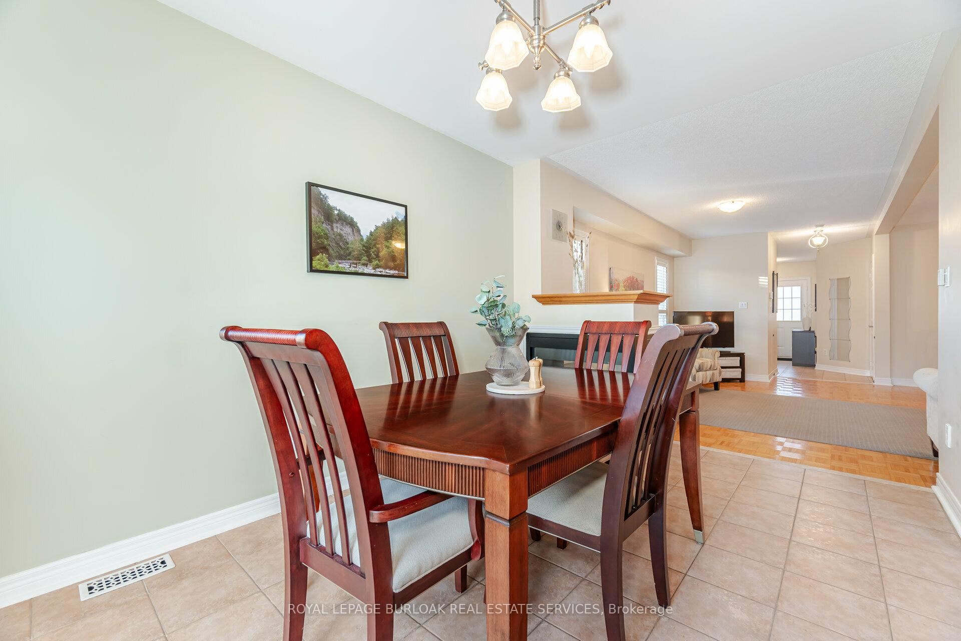 Photo 10 of 39 Coolspring Crescent, Caledon, Bolton East — HOMEH