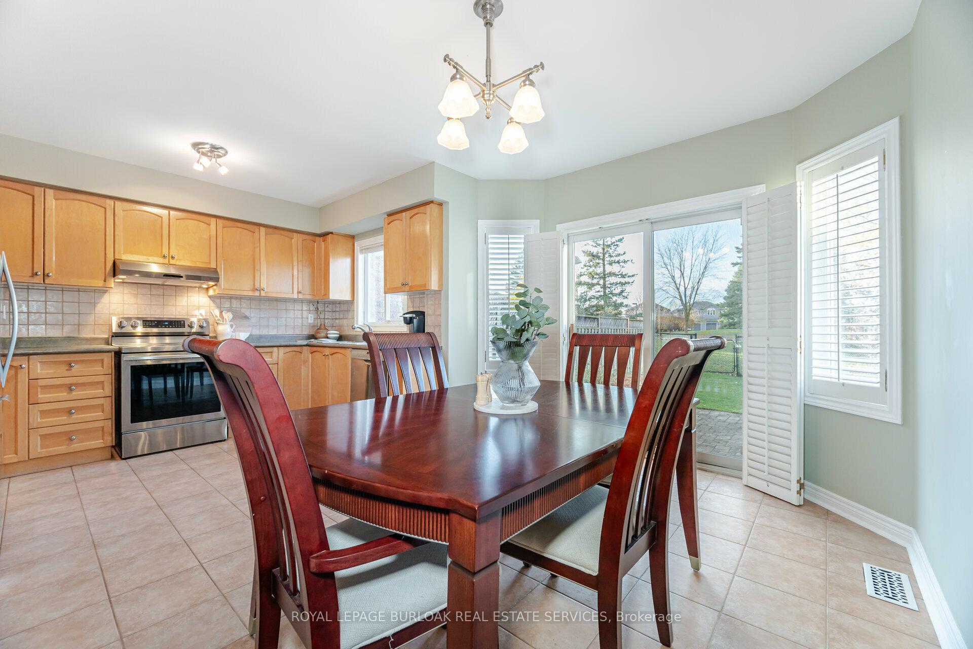 Photo 11 of 39 Coolspring Crescent, Caledon, Bolton East — HOMEH