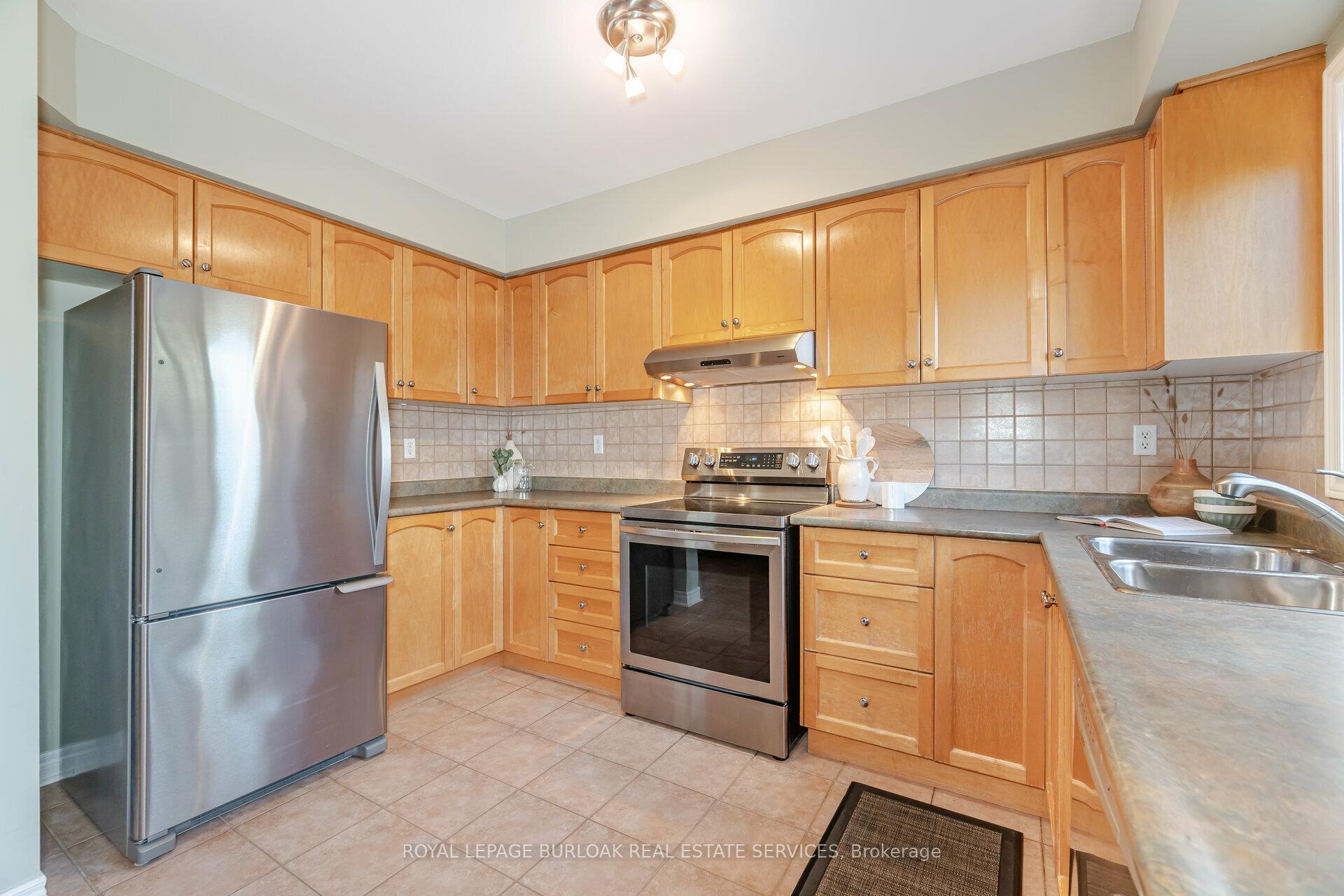 Photo 13 of 39 Coolspring Crescent, Caledon, Bolton East — HOMEH