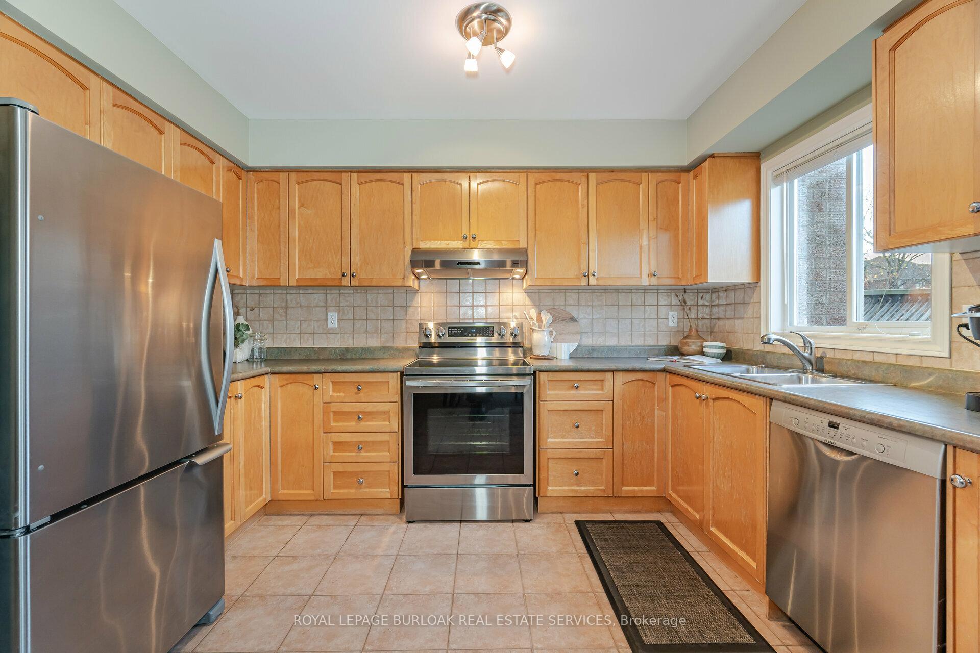 Photo 14 of 39 Coolspring Crescent, Caledon, Bolton East — HOMEH