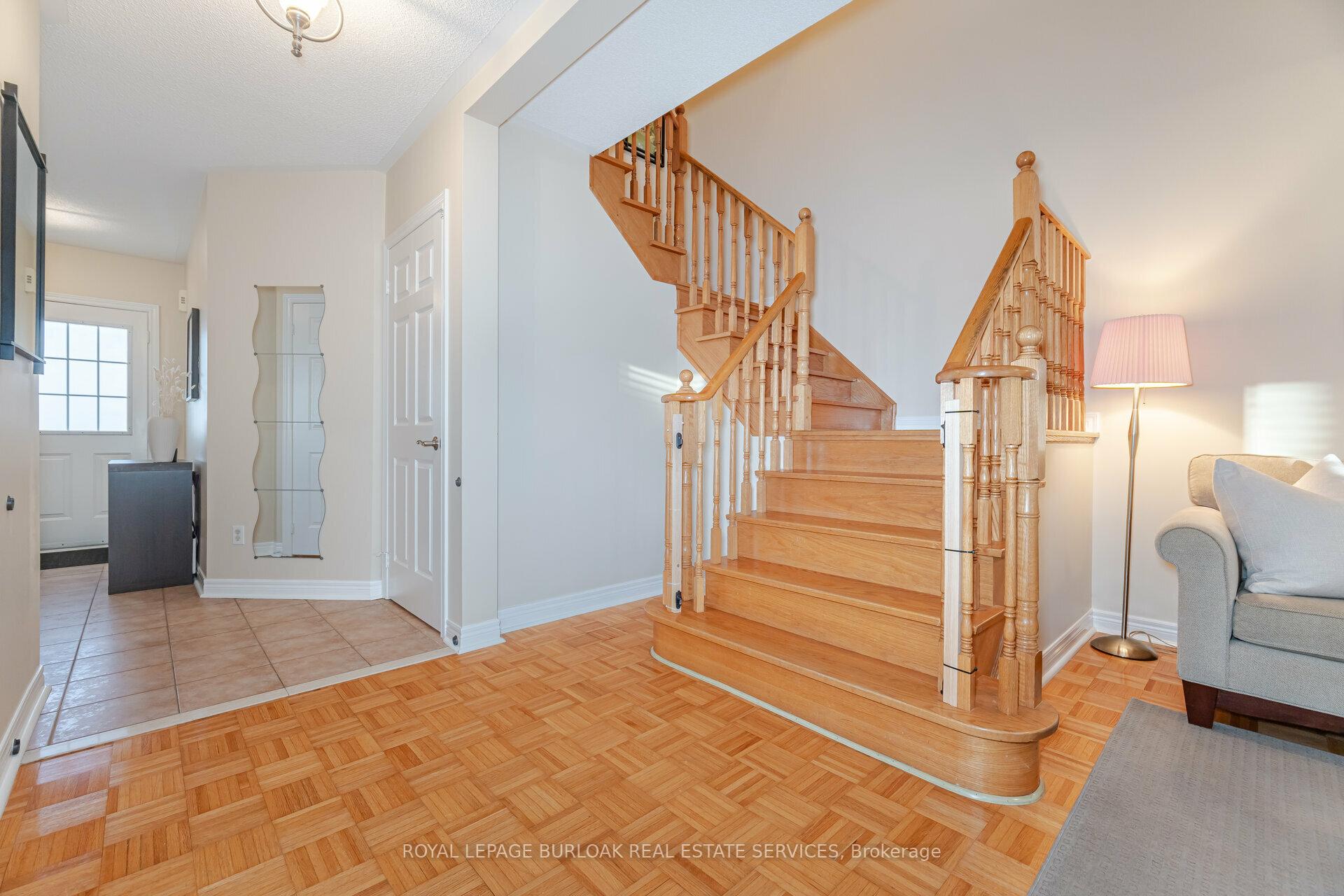 Photo 17 of 39 Coolspring Crescent, Caledon, Bolton East — HOMEH