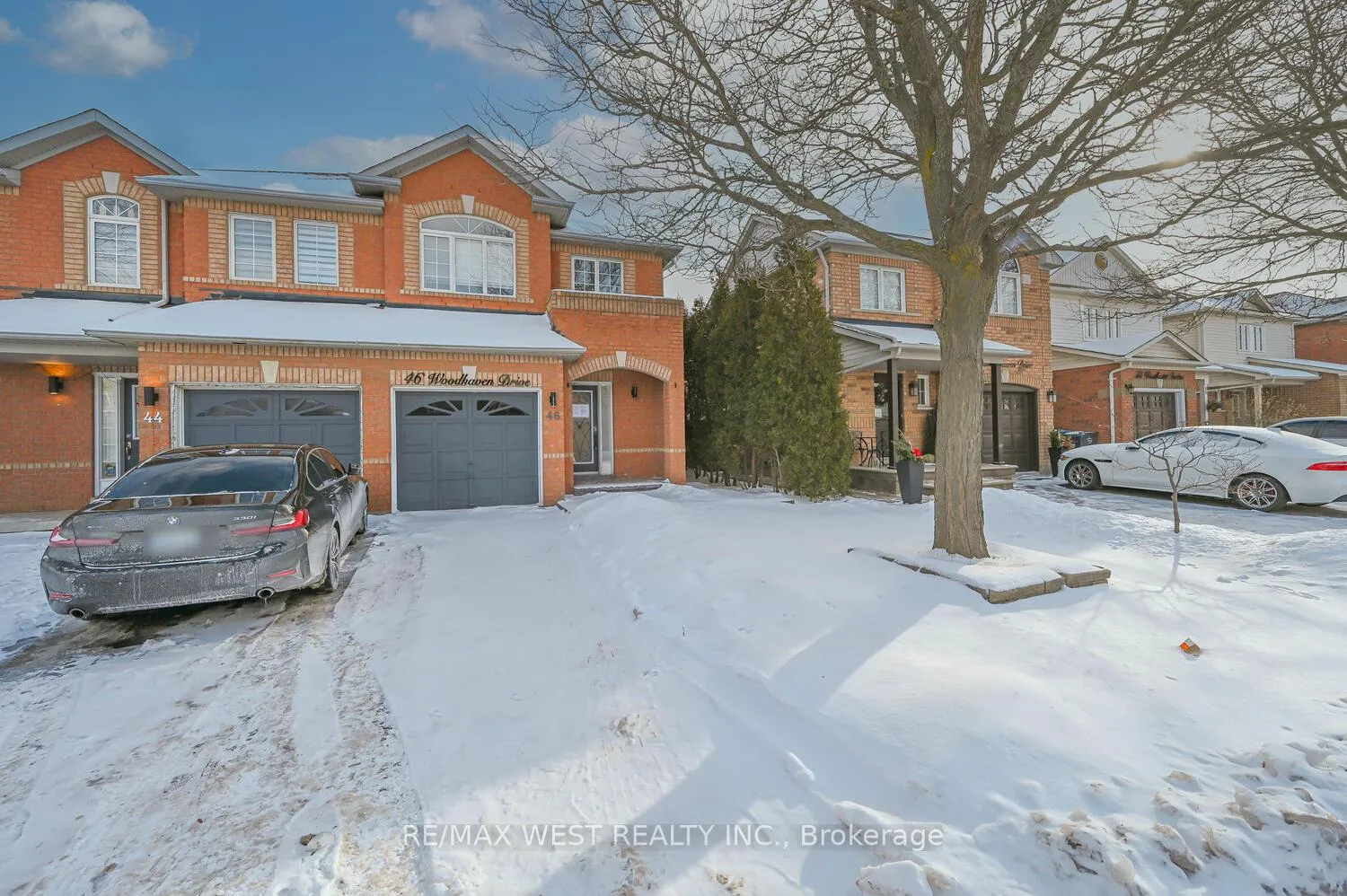 Photo 2 of 46 Woodhaven Drive, Brampton, Fletcher's Meadow — HOMEH