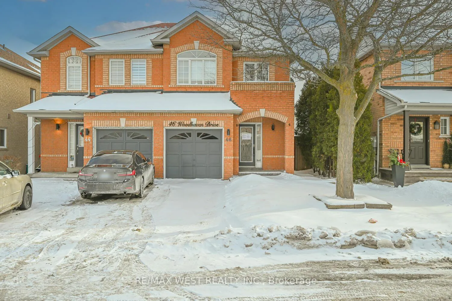 Photo 3 of 46 Woodhaven Drive, Brampton, Fletcher's Meadow — HOMEH