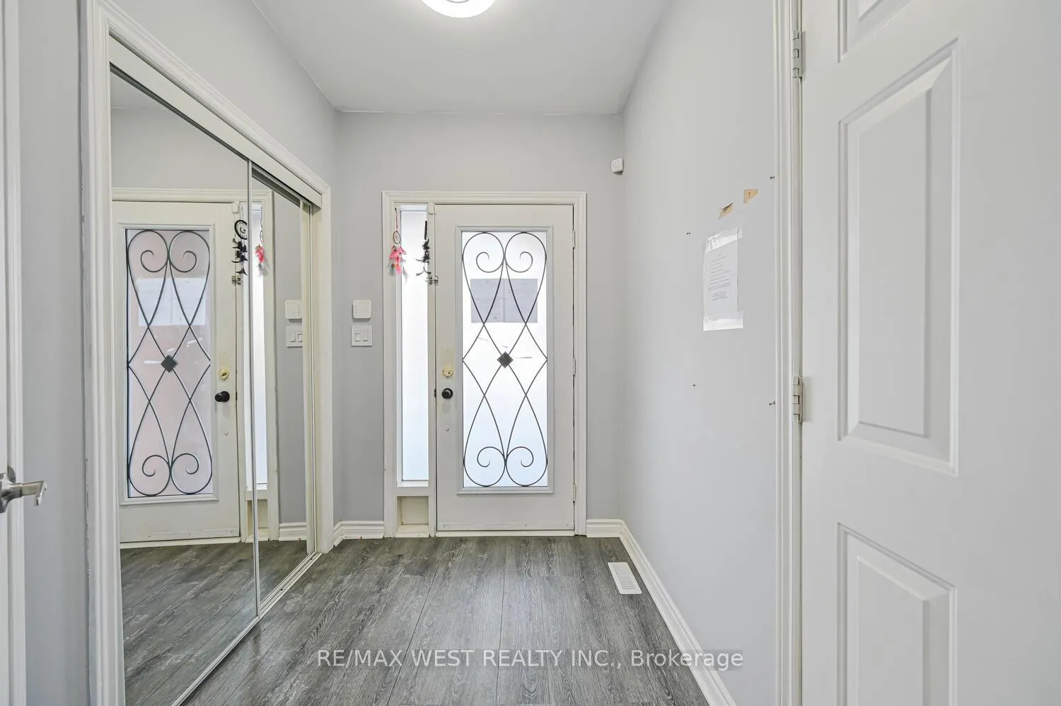 Photo 4 of 46 Woodhaven Drive, Brampton, Fletcher's Meadow — HOMEH