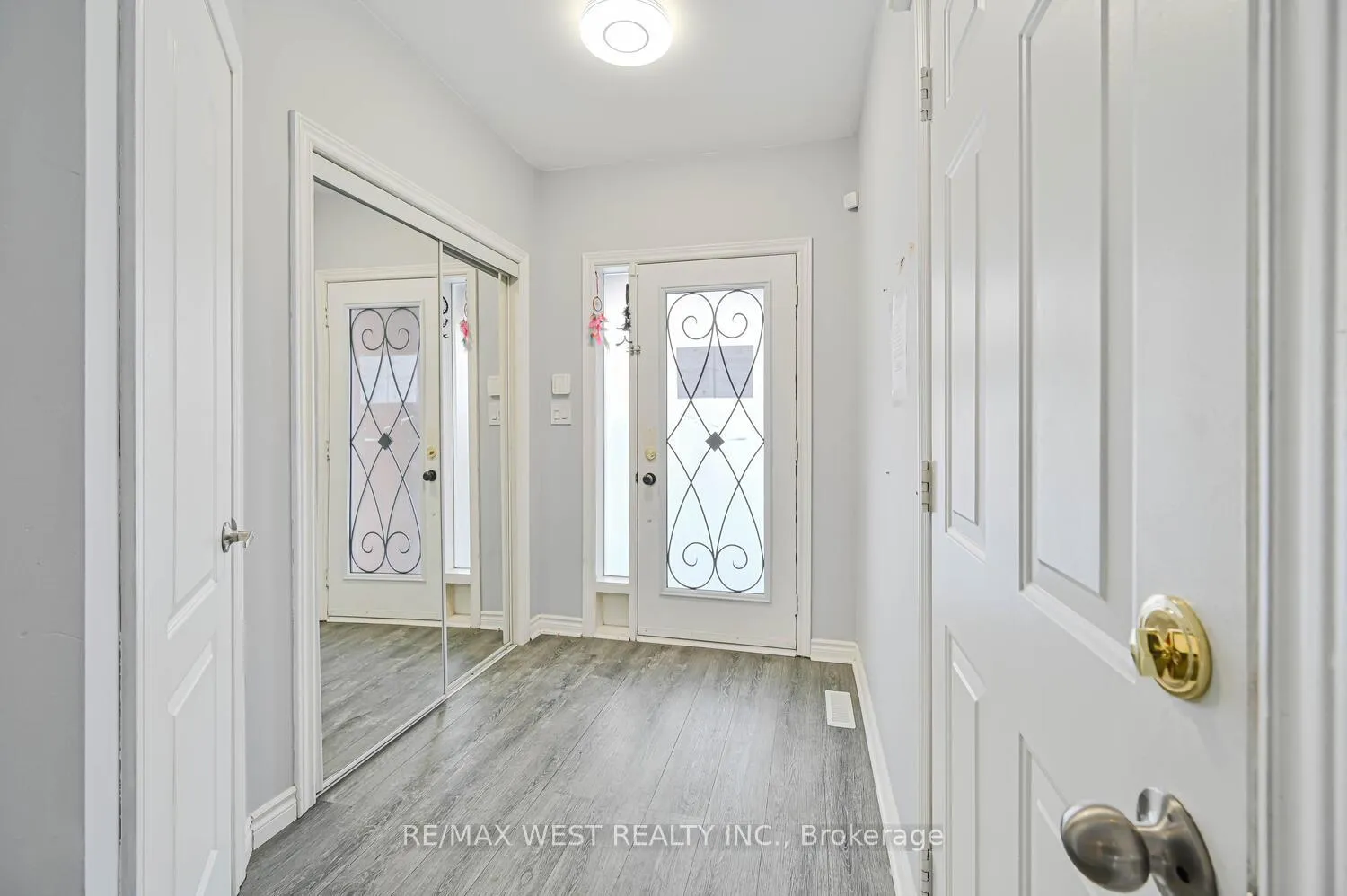 Photo 5 of 46 Woodhaven Drive, Brampton, Fletcher's Meadow — HOMEH