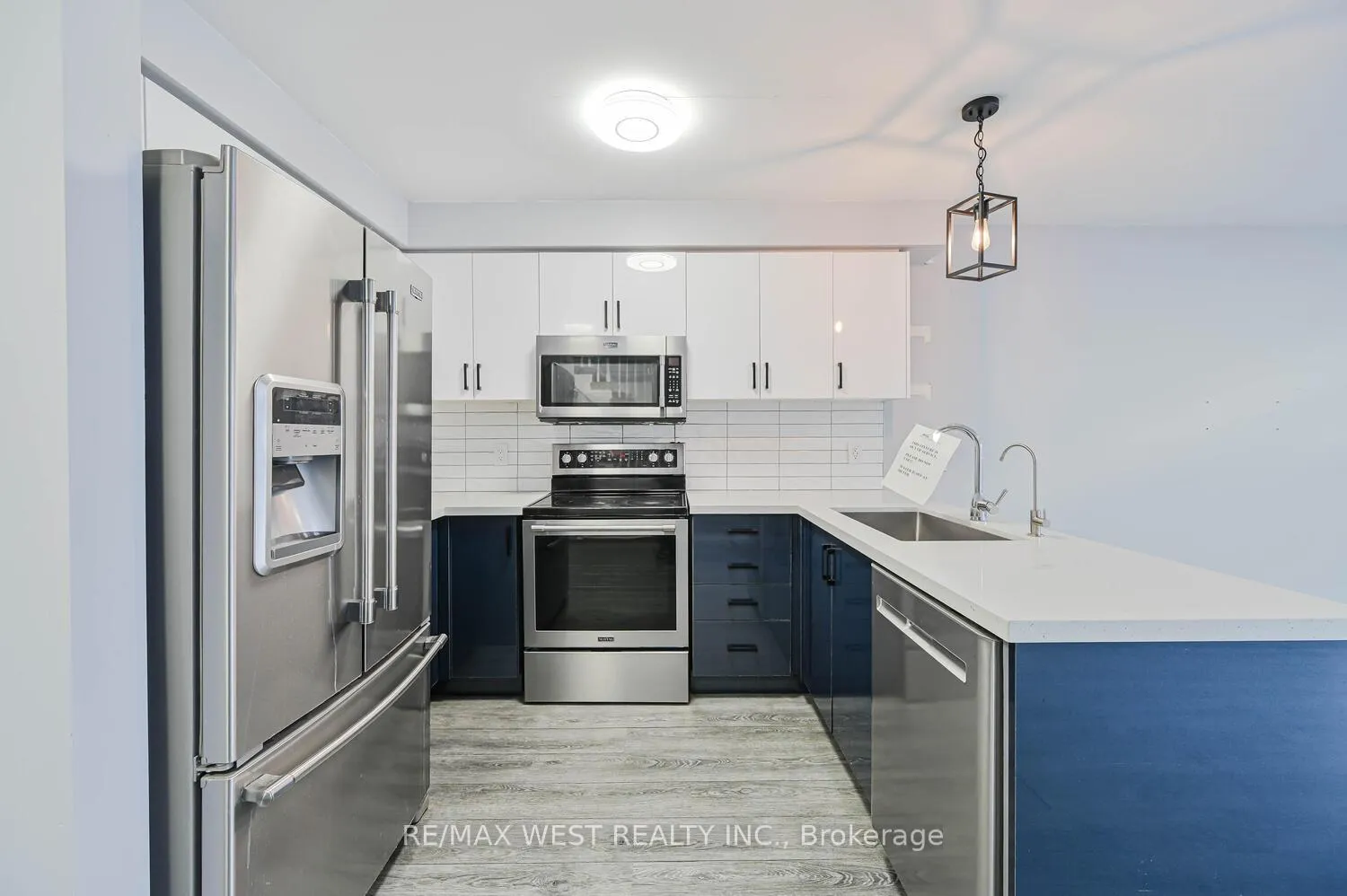 Photo 7 of 46 Woodhaven Drive, Brampton, Fletcher's Meadow — HOMEH