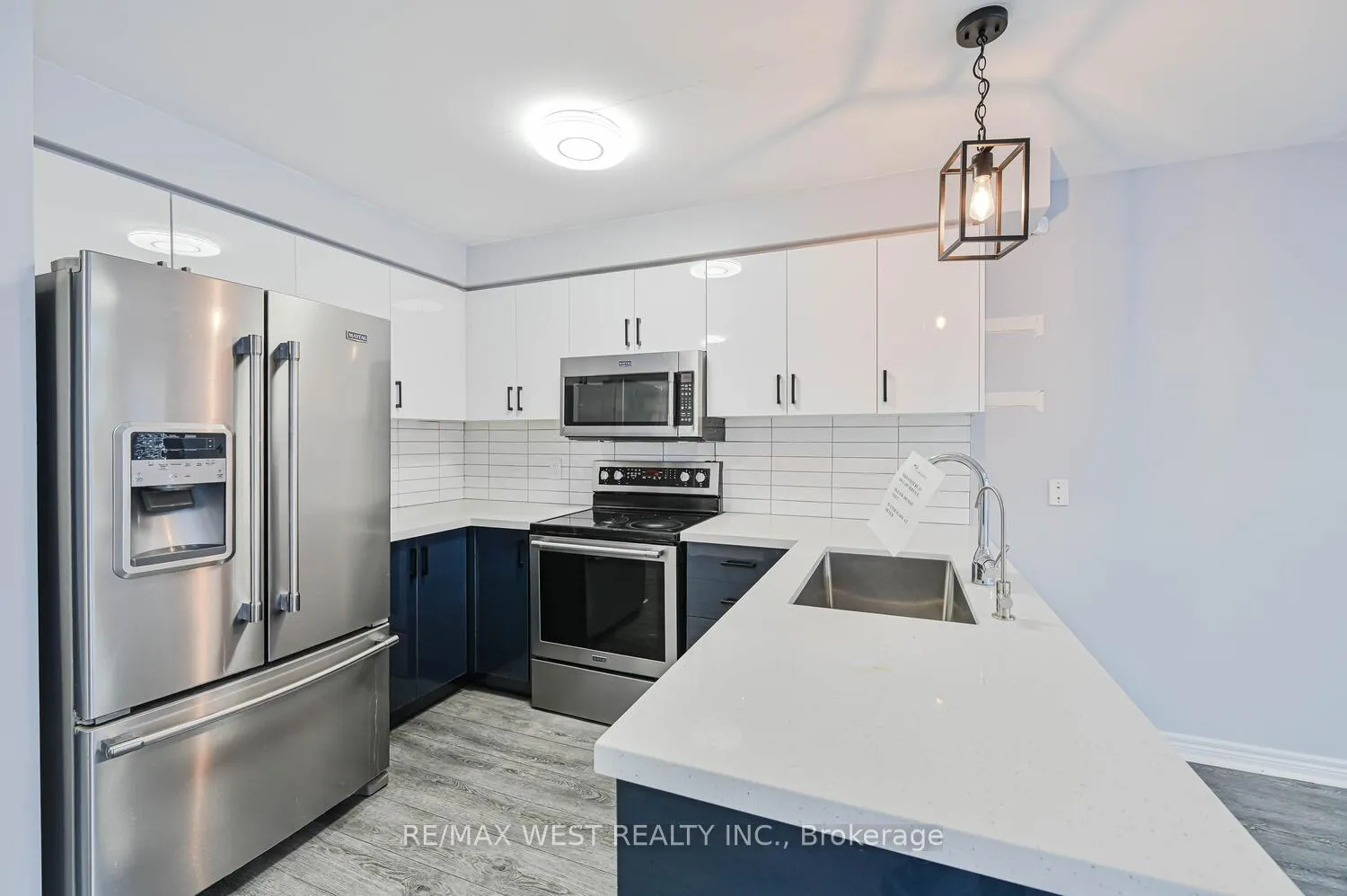 Photo 8 of 46 Woodhaven Drive, Brampton, Fletcher's Meadow — HOMEH