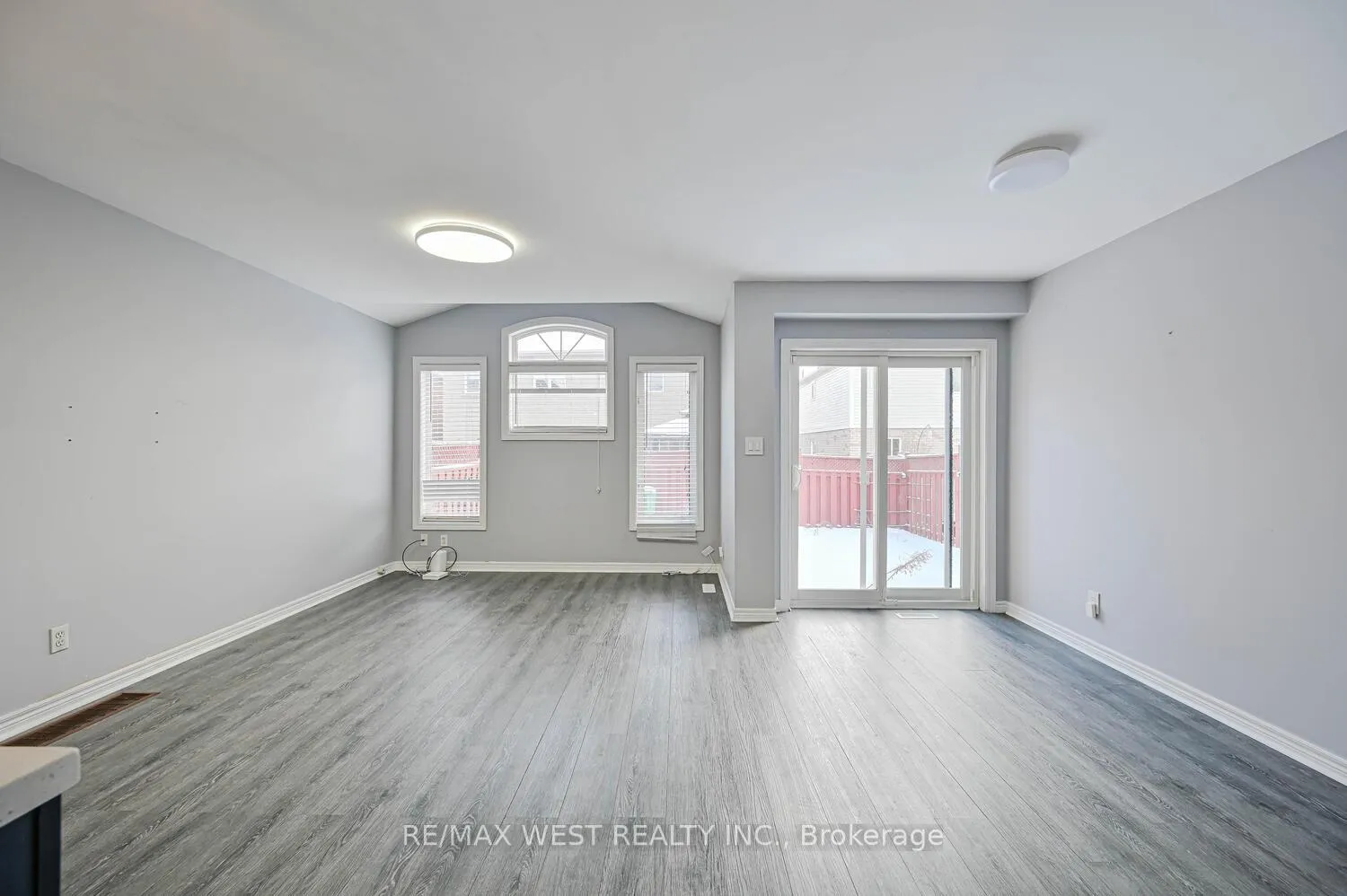 Photo 11 of 46 Woodhaven Drive, Brampton, Fletcher's Meadow — HOMEH