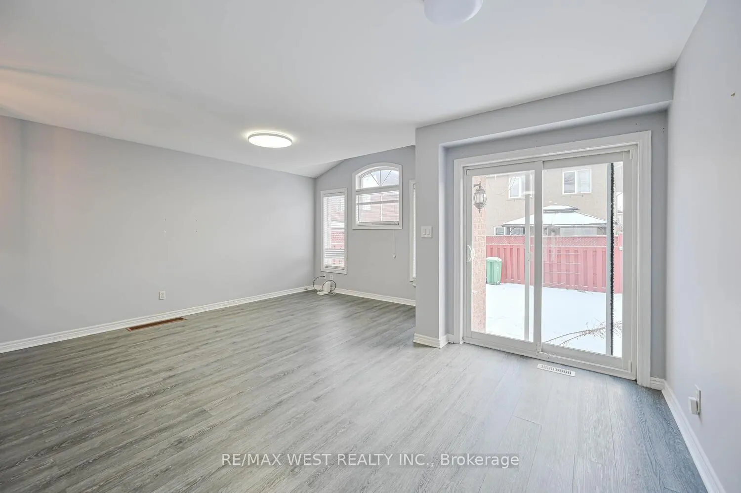 Photo 12 of 46 Woodhaven Drive, Brampton, Fletcher's Meadow — HOMEH