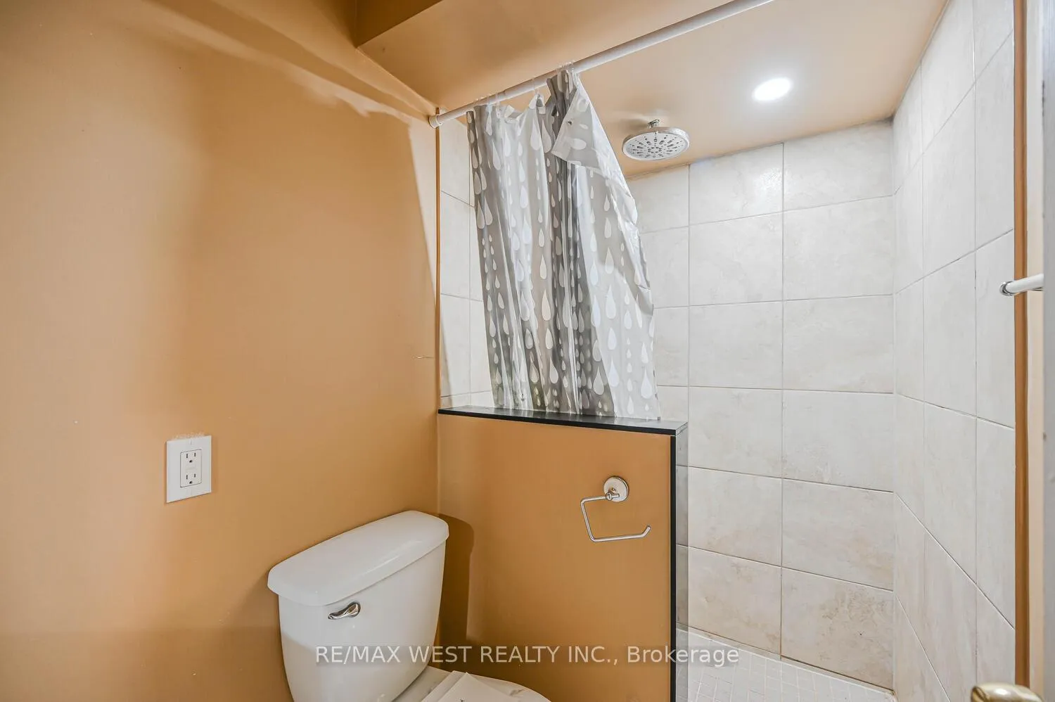 Photo 76 of 46 Woodhaven Drive, Brampton, Fletcher's Meadow — HOMEH