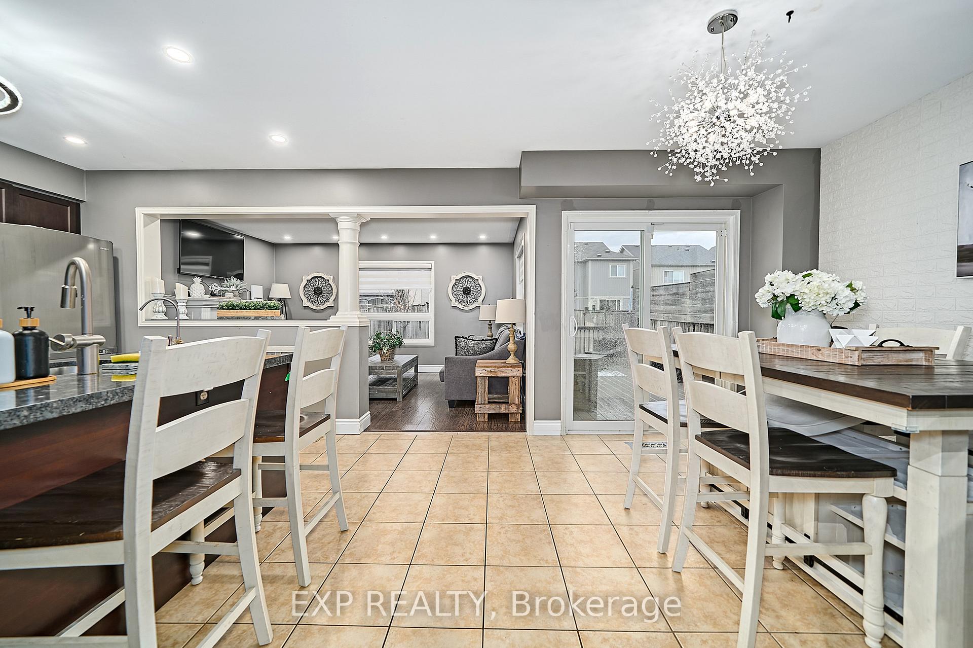 Photo 10 of 27 Darryl Caswell Way, Clarington, Bowmanville — HOMEH
