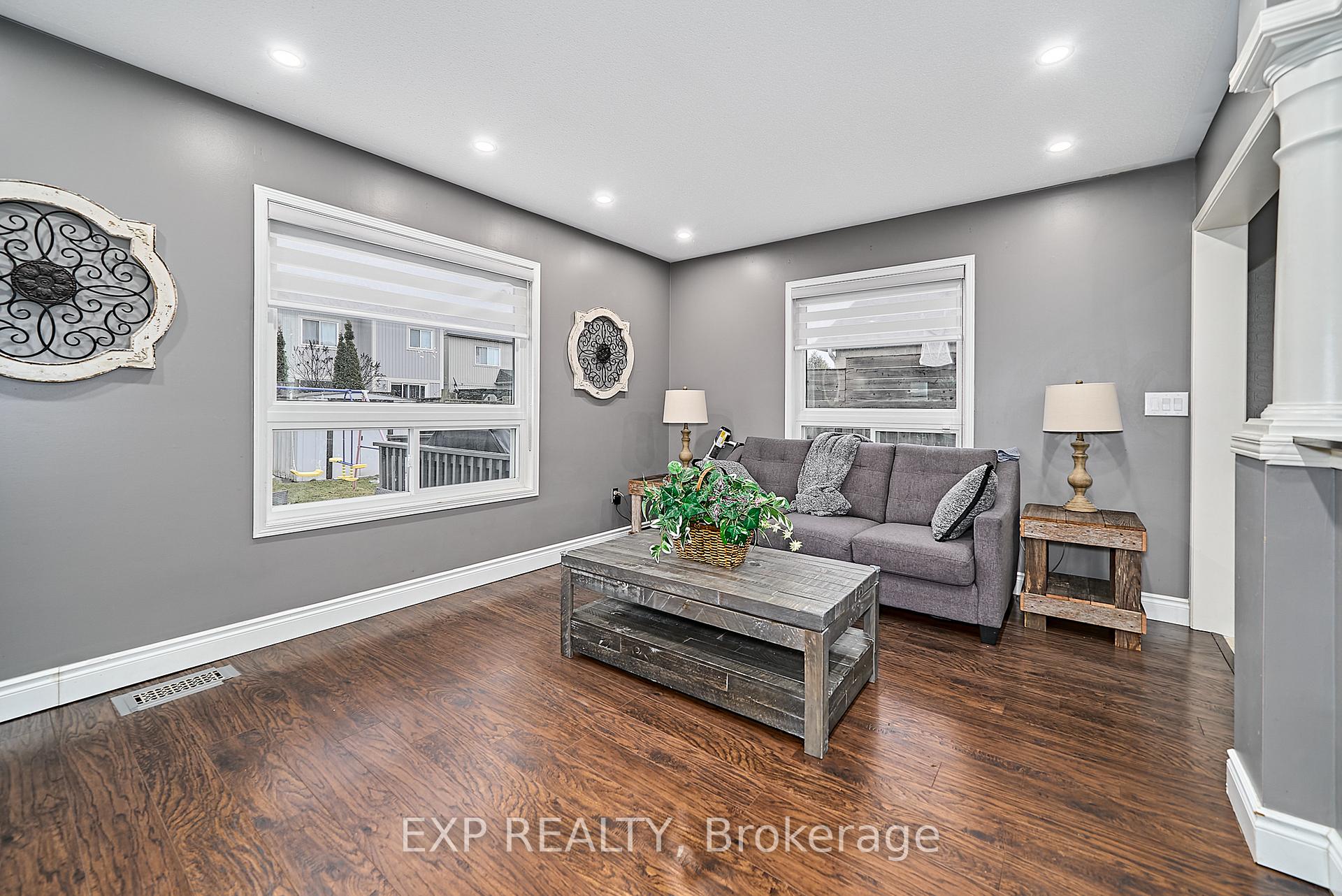 Photo 17 of 27 Darryl Caswell Way, Clarington, Bowmanville — HOMEH