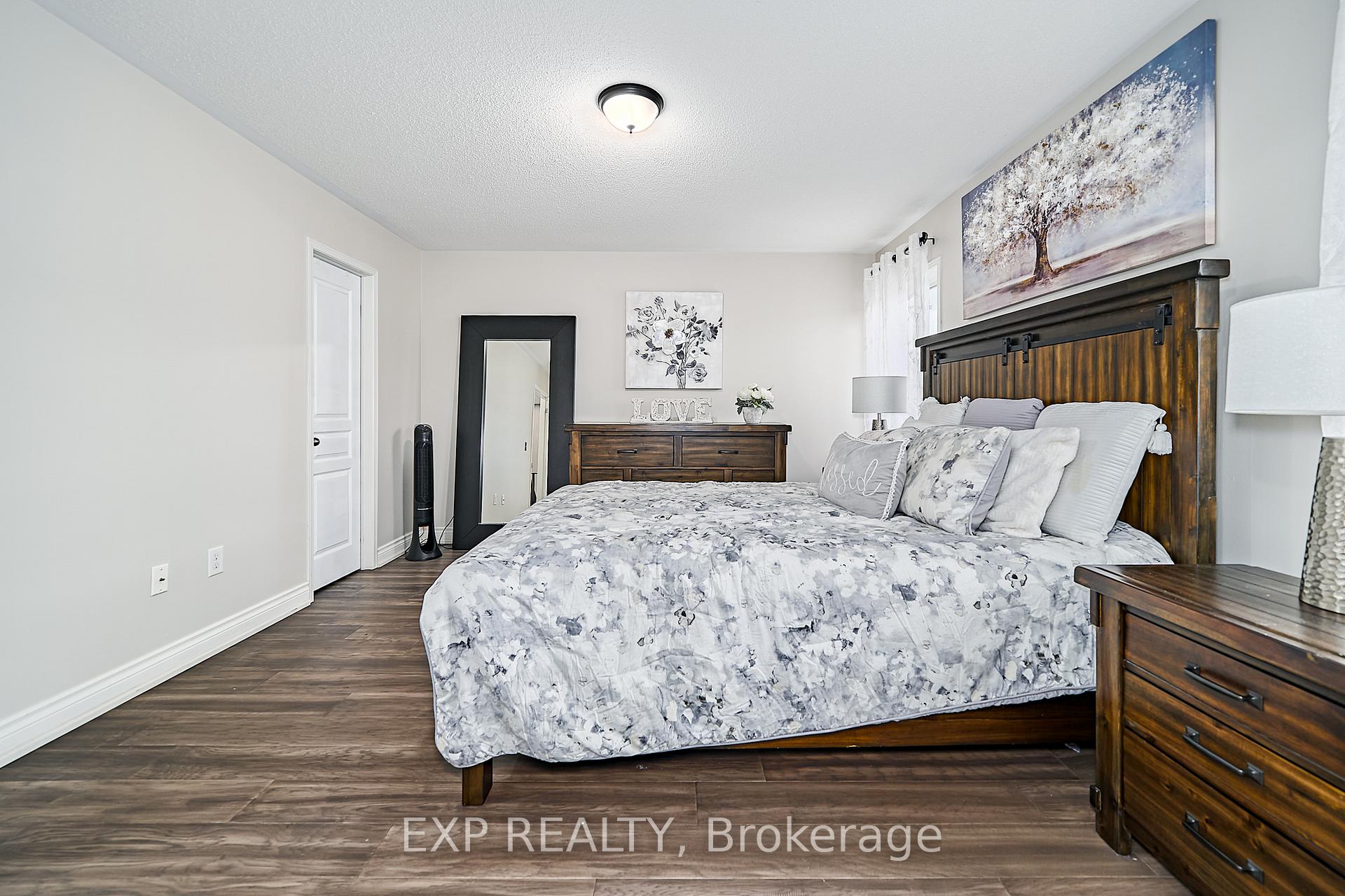 Photo 23 of 27 Darryl Caswell Way, Clarington, Bowmanville — HOMEH
