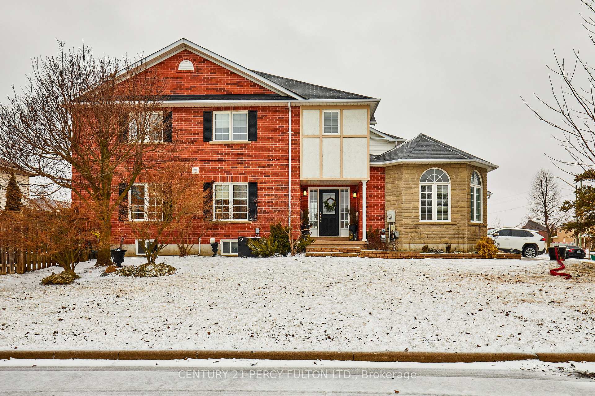Photo 2 of 70 Wade Square, Clarington, Courtice — HOMEH