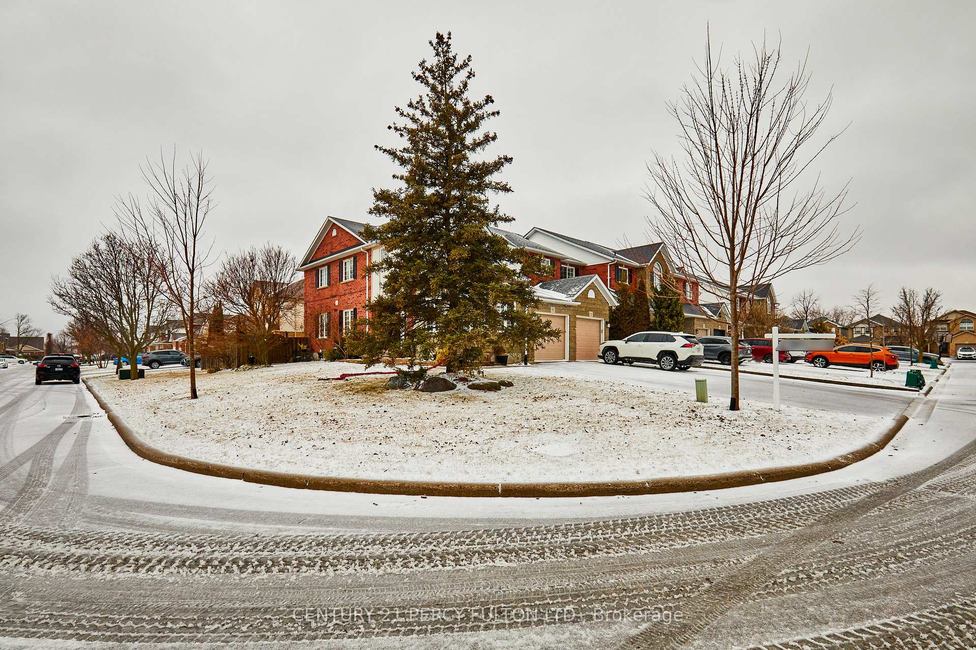 Photo 3 of 70 Wade Square, Clarington, Courtice — HOMEH
