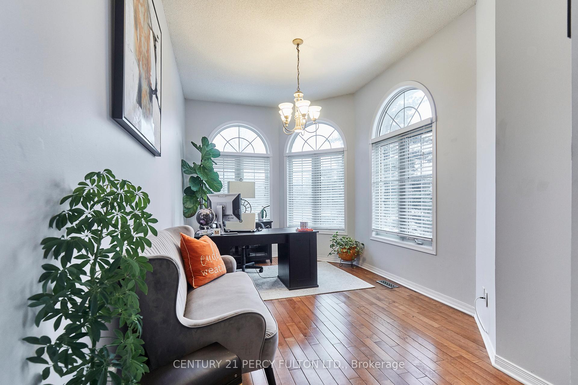 Photo 5 of 70 Wade Square, Clarington, Courtice — HOMEH