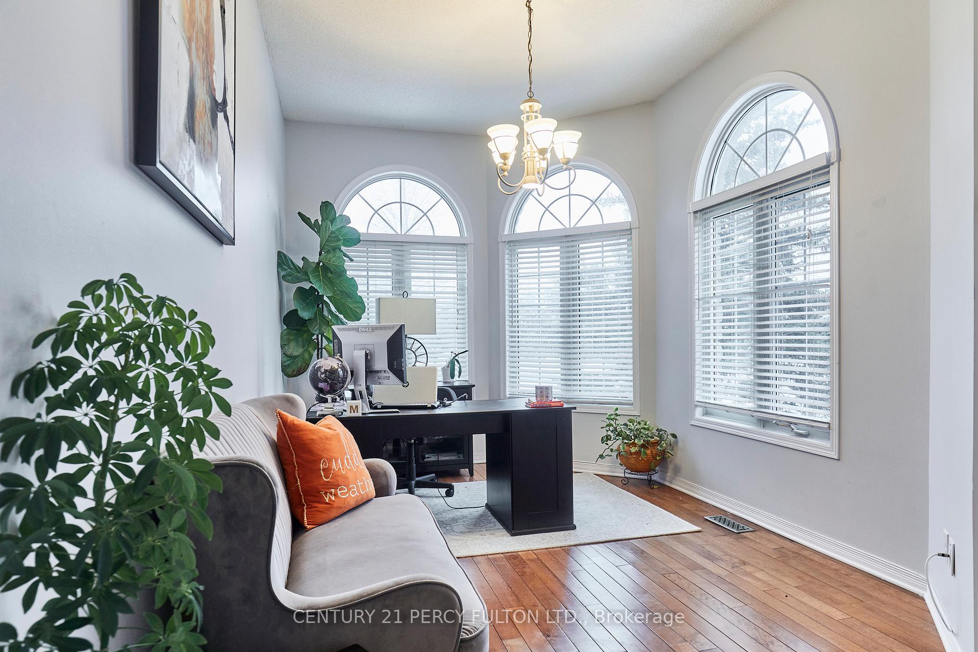 Photo 6 of 70 Wade Square, Clarington, Courtice — HOMEH