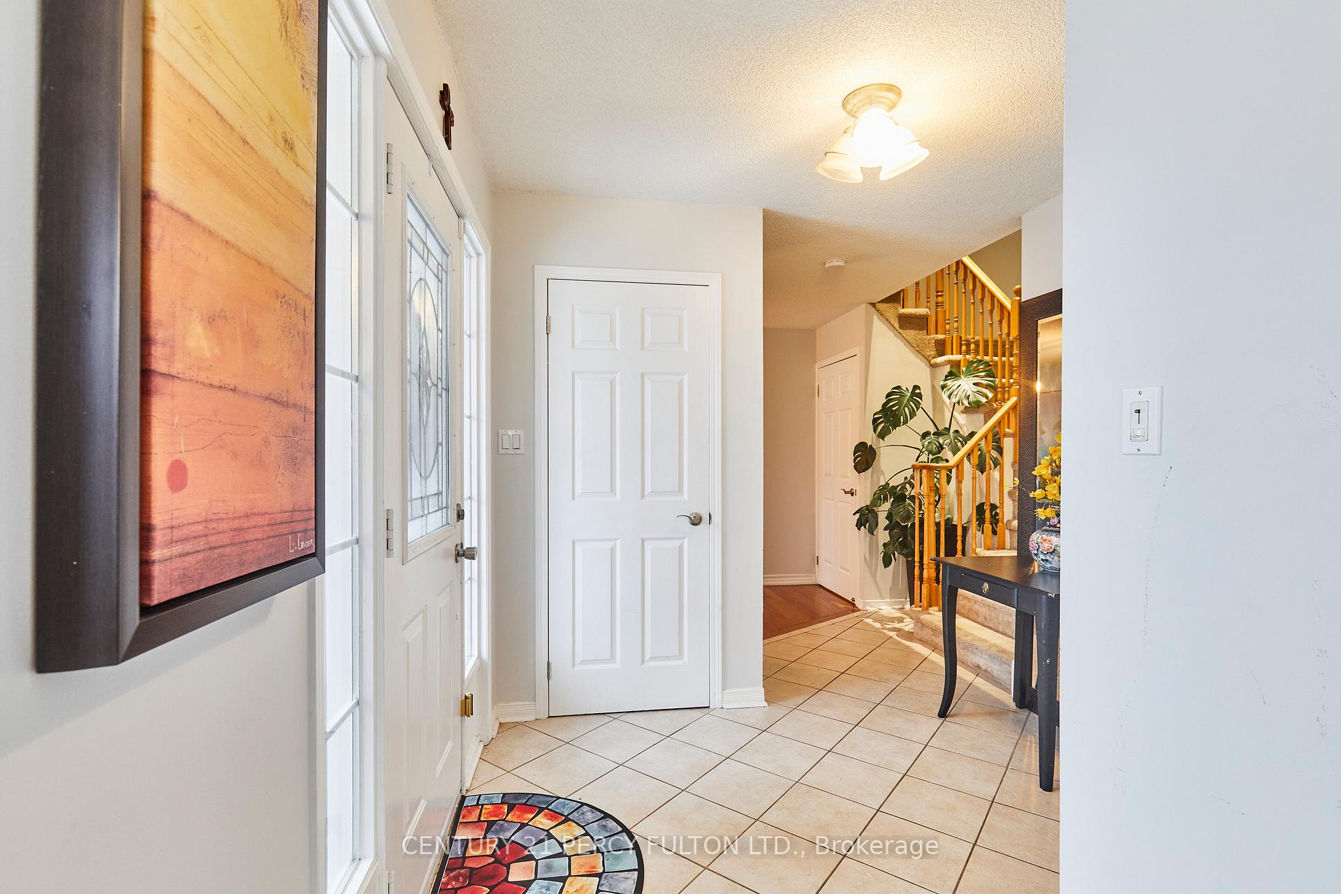 Photo 8 of 70 Wade Square, Clarington, Courtice — HOMEH