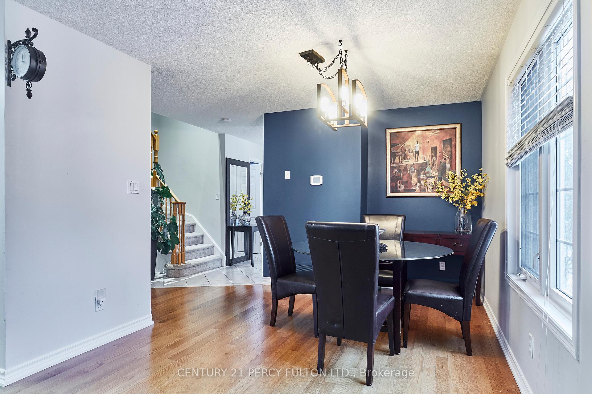 Photo 10 of 70 Wade Square, Clarington, Courtice — HOMEH