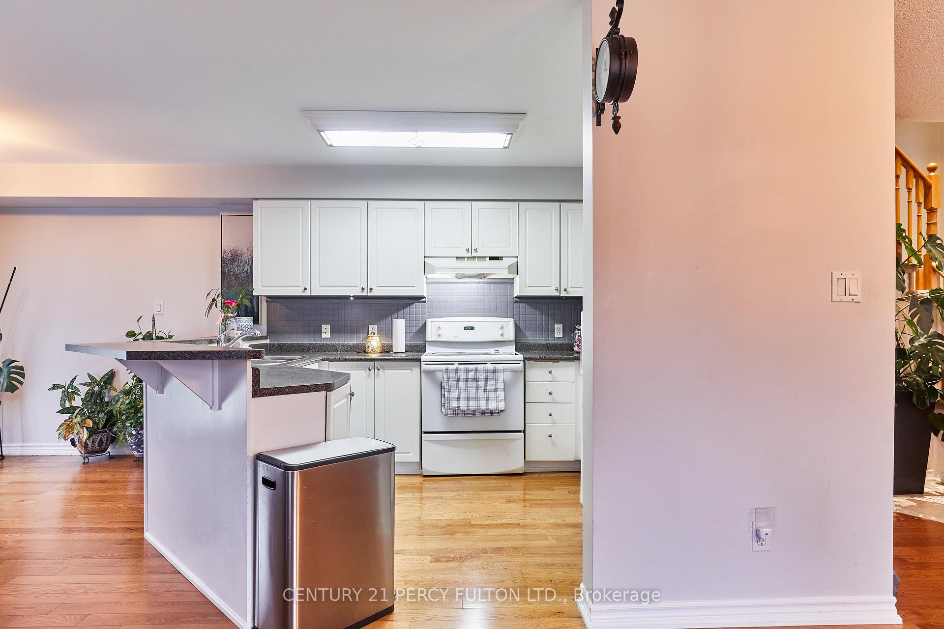 Photo 14 of 70 Wade Square, Clarington, Courtice — HOMEH