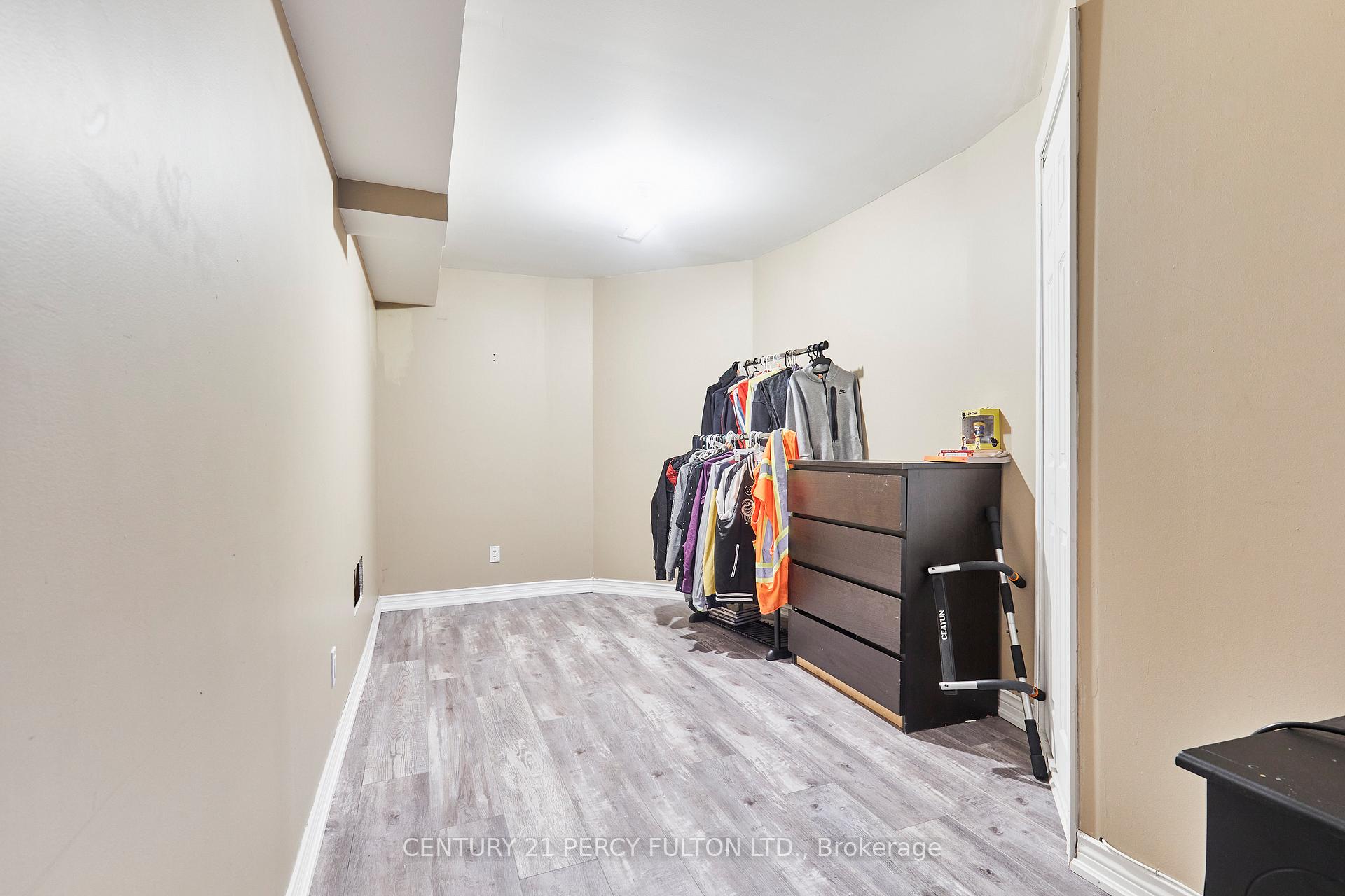 Photo 33 of 70 Wade Square, Clarington, Courtice — HOMEH