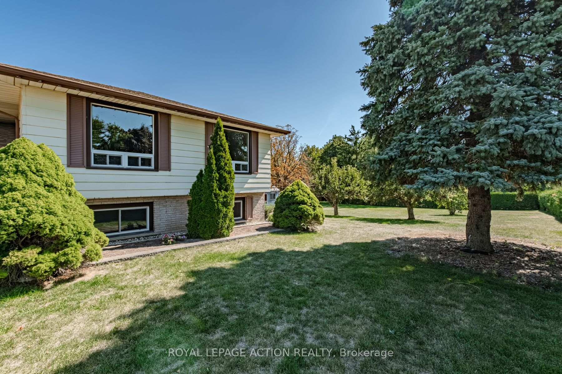 Photo 3 of 9 Bannister Street, Brant, Oakland — HOMEH
