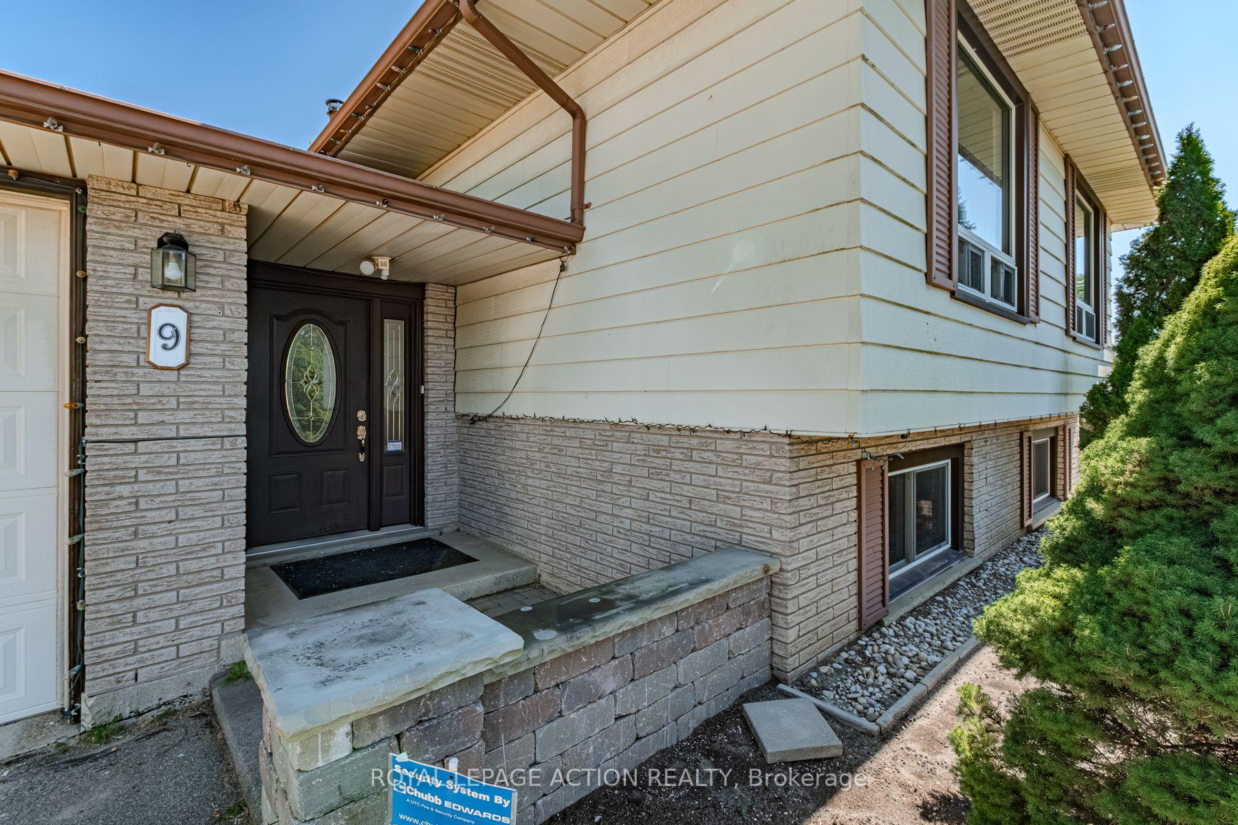 Photo 2 of 9 Bannister Street, Brant, Oakland — HOMEH