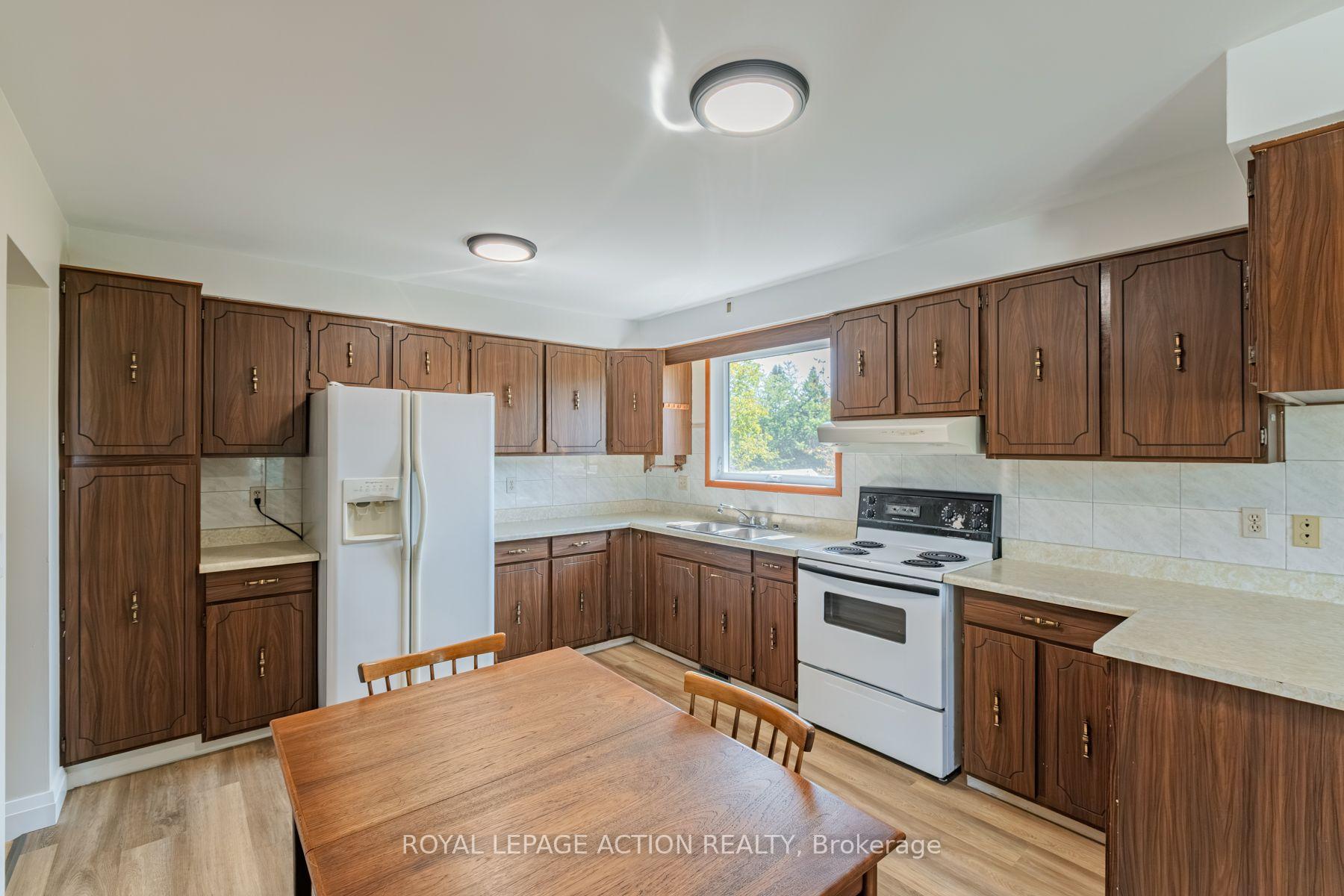 Photo 4 of 9 Bannister Street, Brant, Oakland — HOMEH
