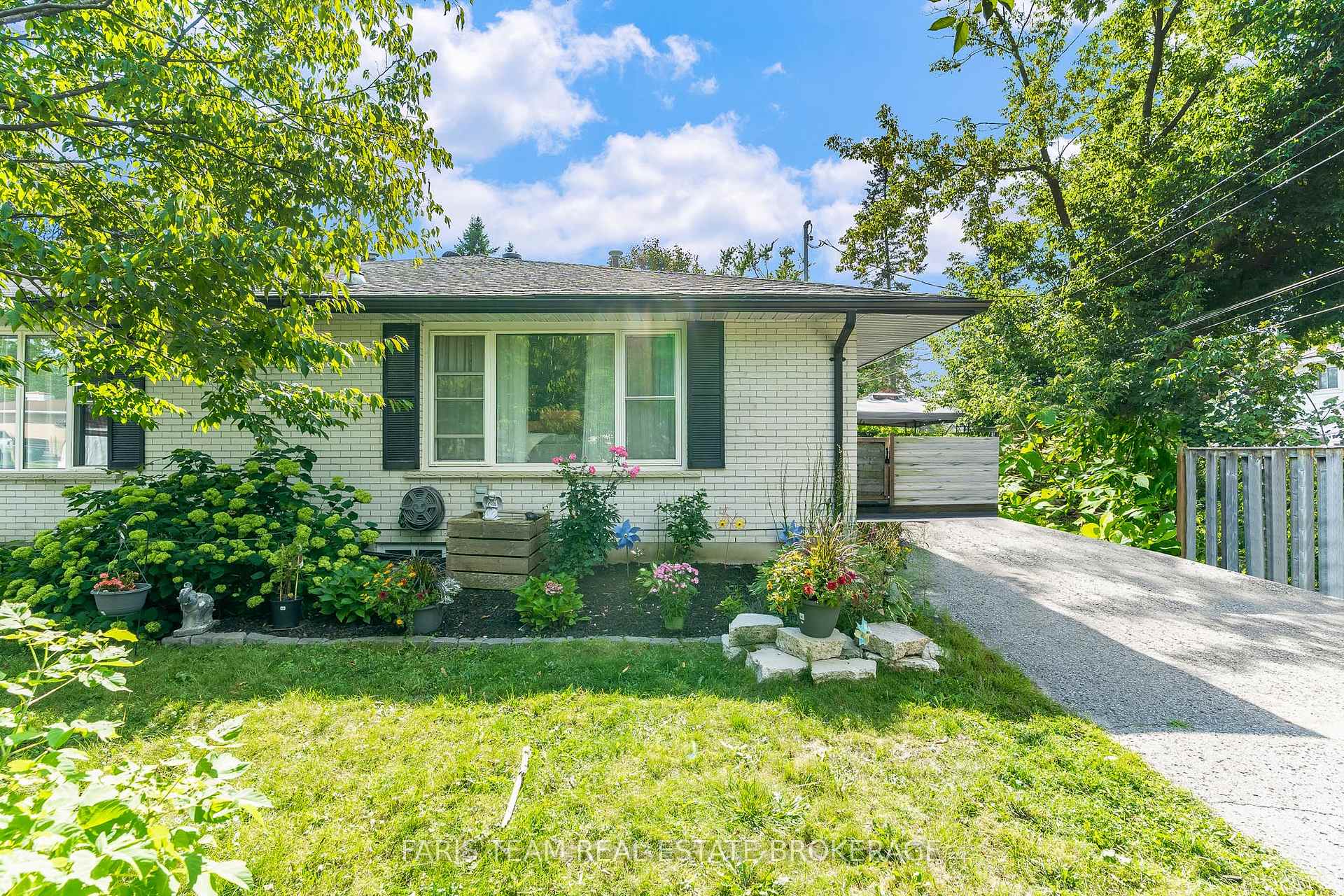 Photo 1 of 4B Oak Street, Barrie, Wellington — HOMEH