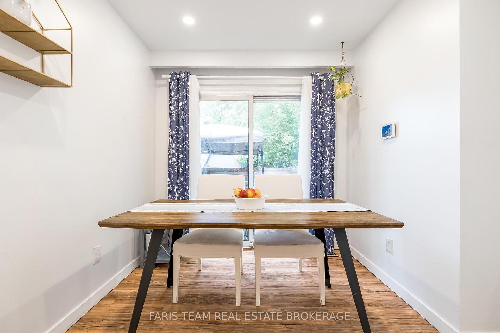 Photo 14 of 4B Oak Street, Barrie, Wellington — HOMEH