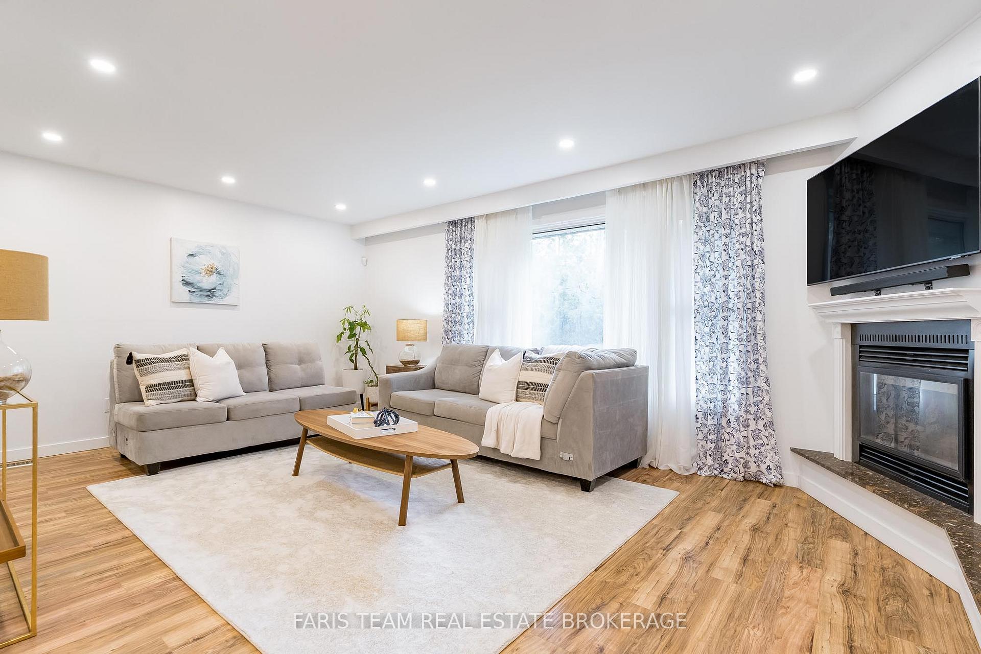 Photo 13 of 4B Oak Street, Barrie, Wellington — HOMEH