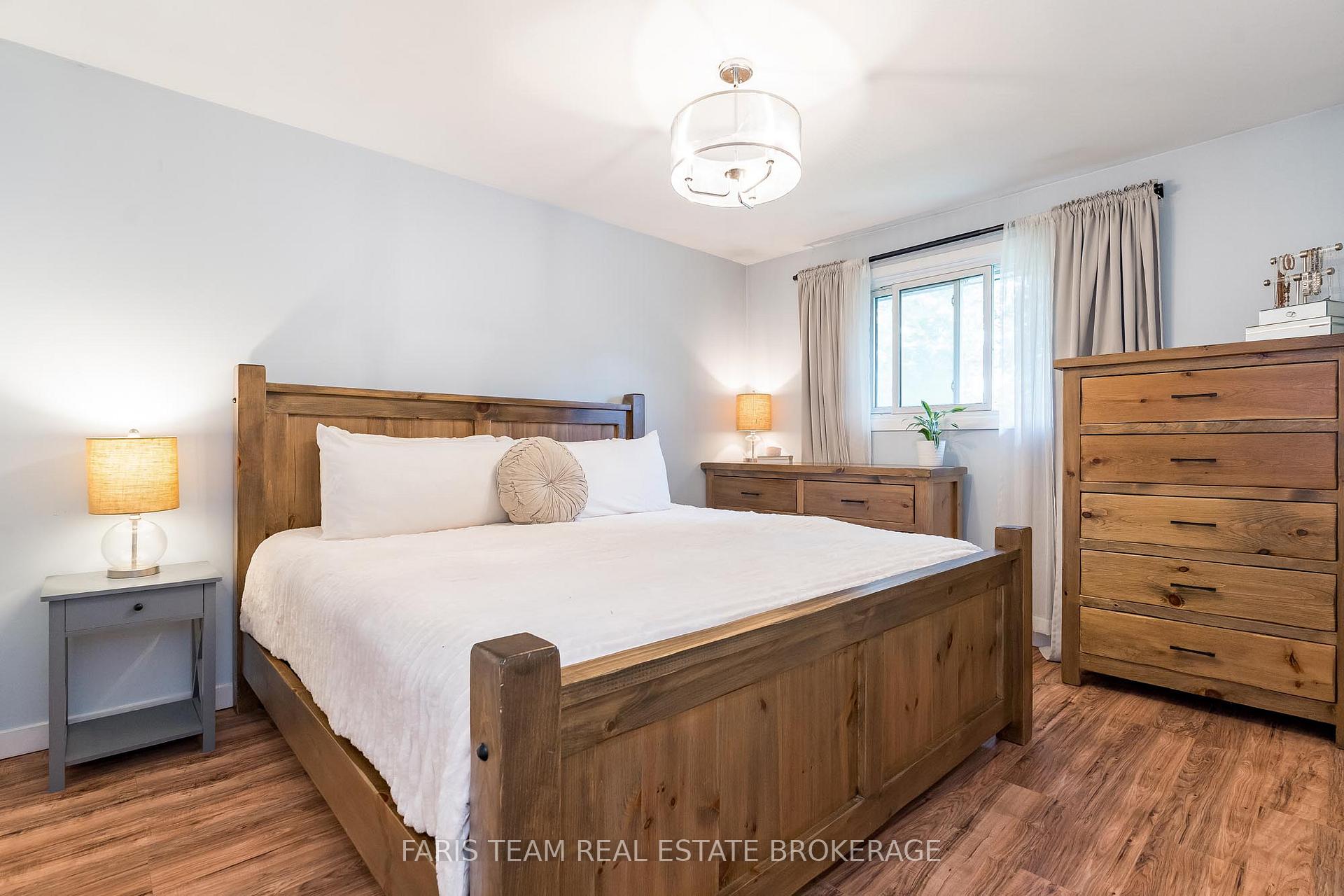 Photo 18 of 4B Oak Street, Barrie, Wellington — HOMEH