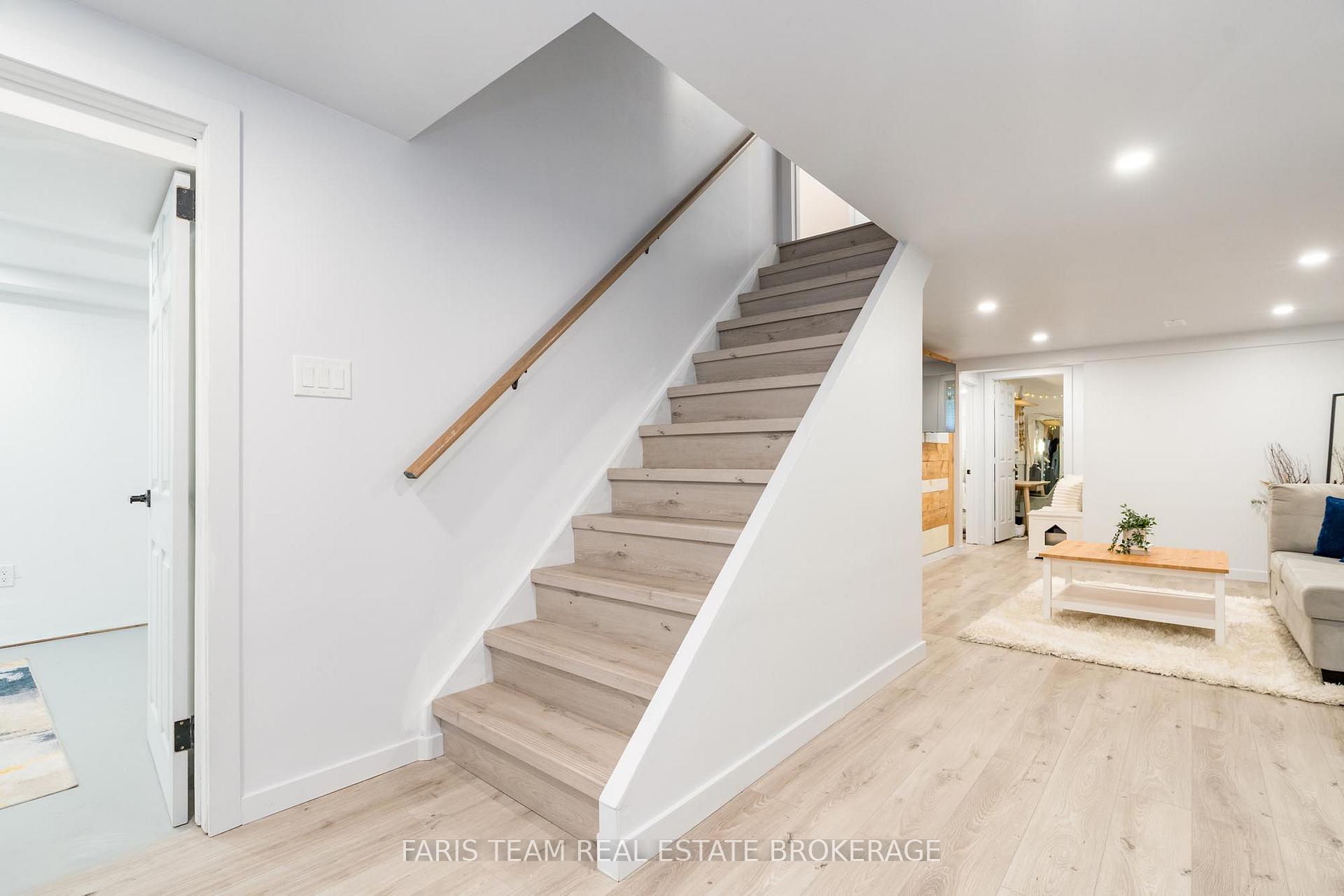 Photo 25 of 4B Oak Street, Barrie, Wellington — HOMEH