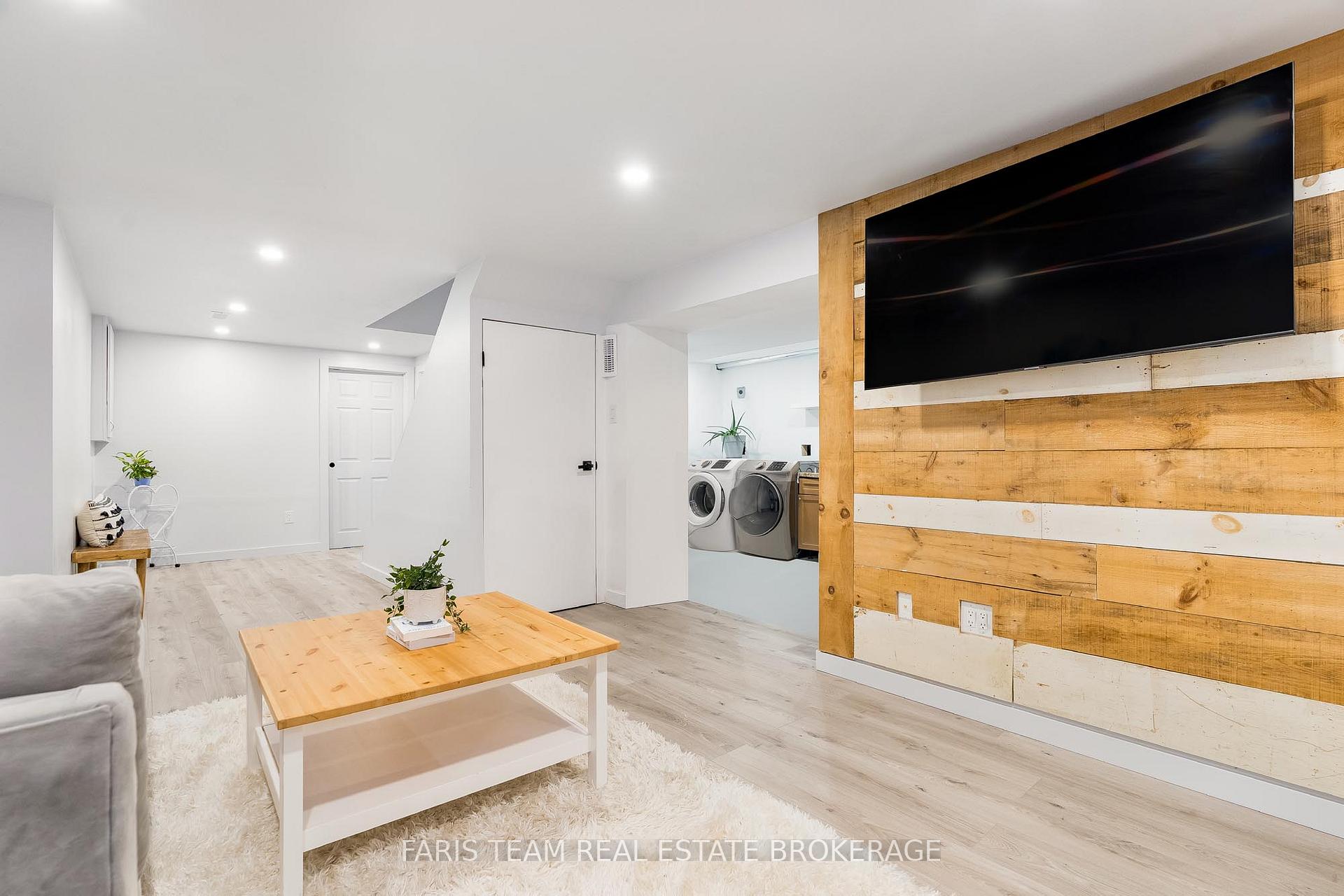 Photo 23 of 4B Oak Street, Barrie, Wellington — HOMEH