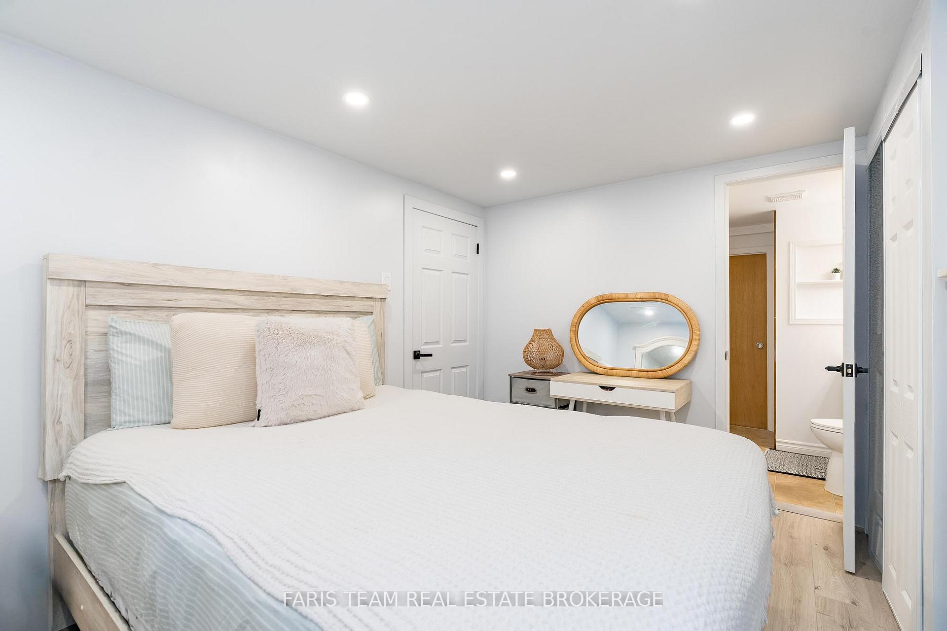 Photo 22 of 4B Oak Street, Barrie, Wellington — HOMEH