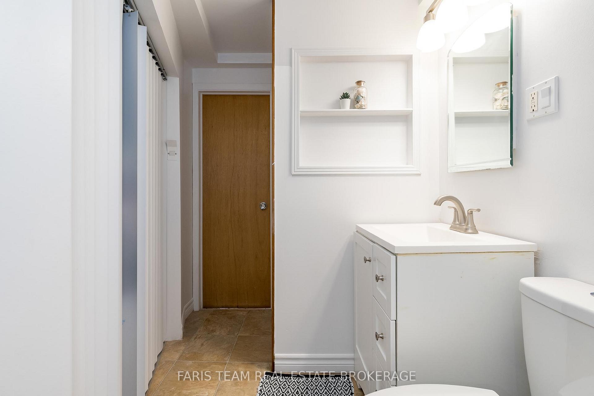 Photo 33 of 4B Oak Street, Barrie, Wellington — HOMEH