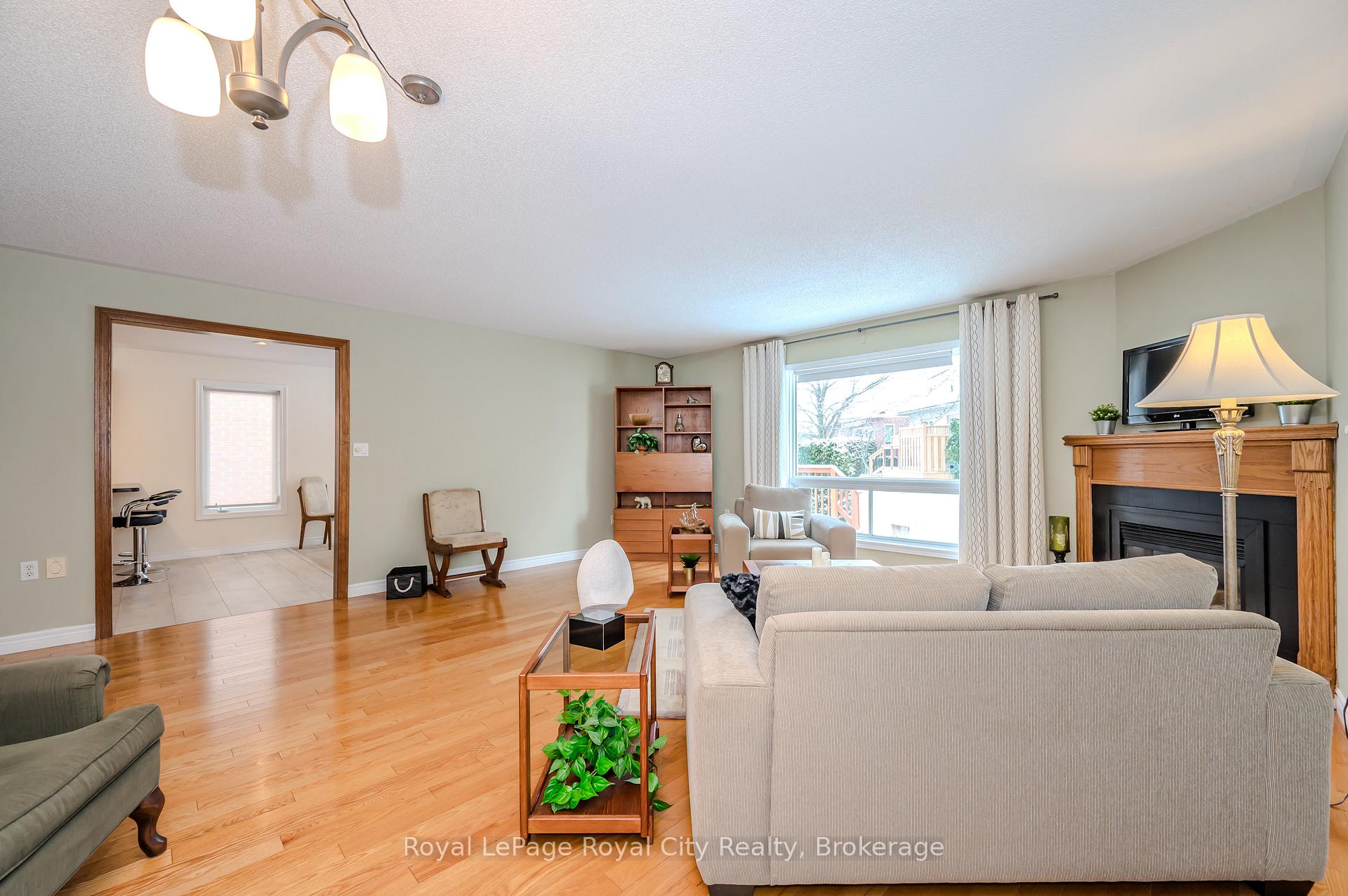 Photo 9 of 6 White Pine Way, Guelph, Village By The Arboretum — HOMEH