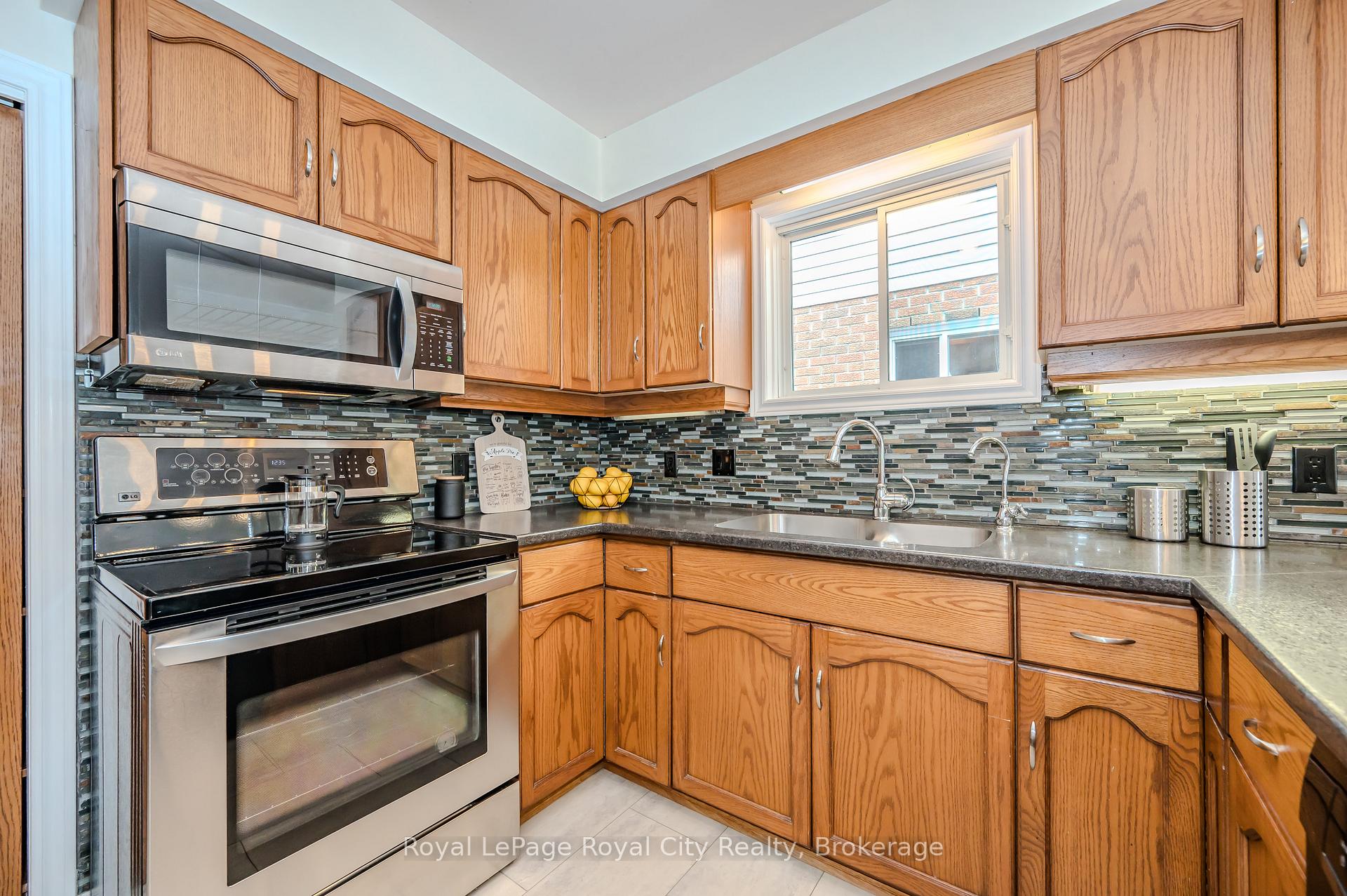 Photo 10 of 6 White Pine Way, Guelph, Village By The Arboretum — HOMEH