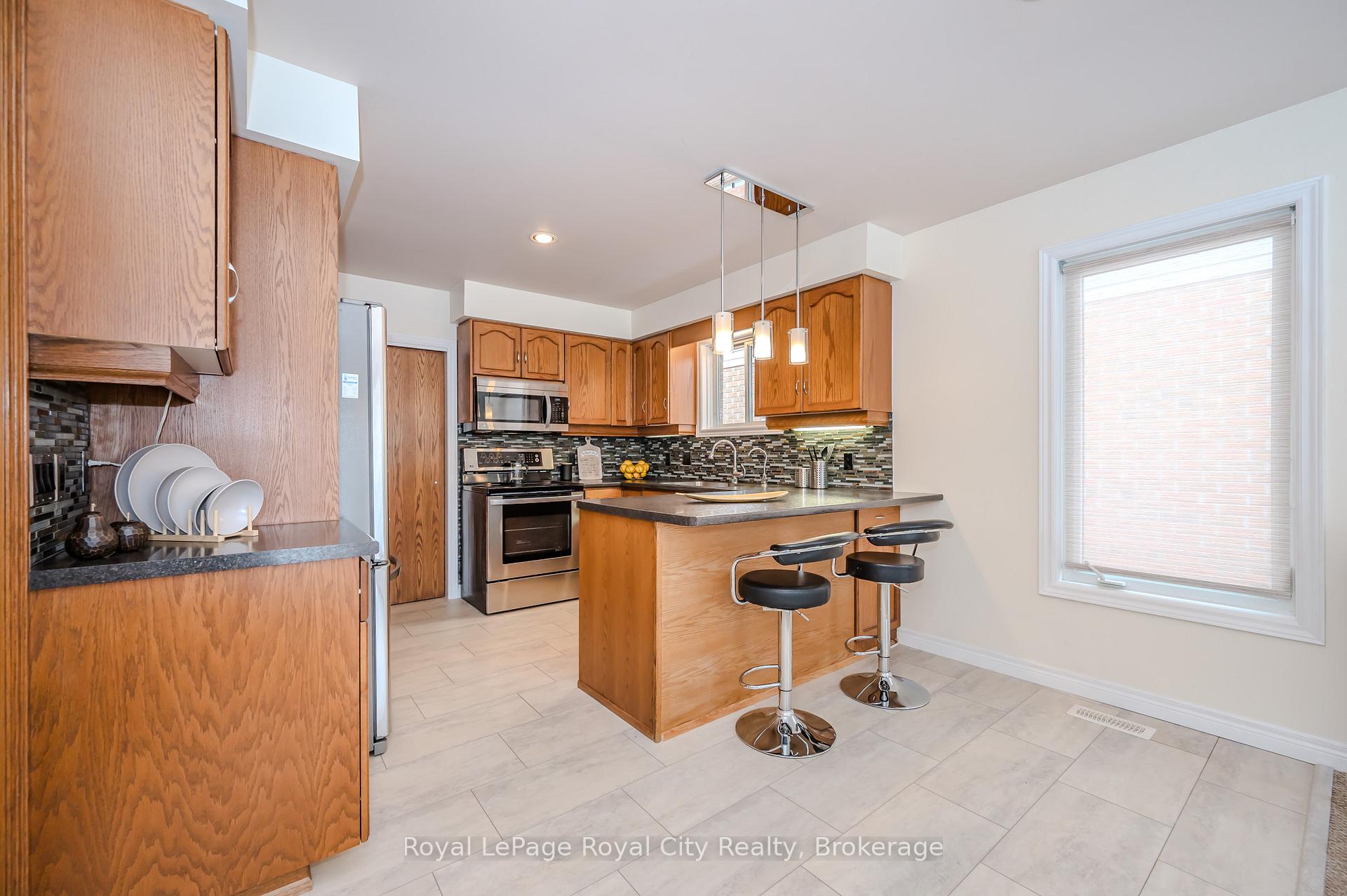Photo 11 of 6 White Pine Way, Guelph, Village By The Arboretum — HOMEH