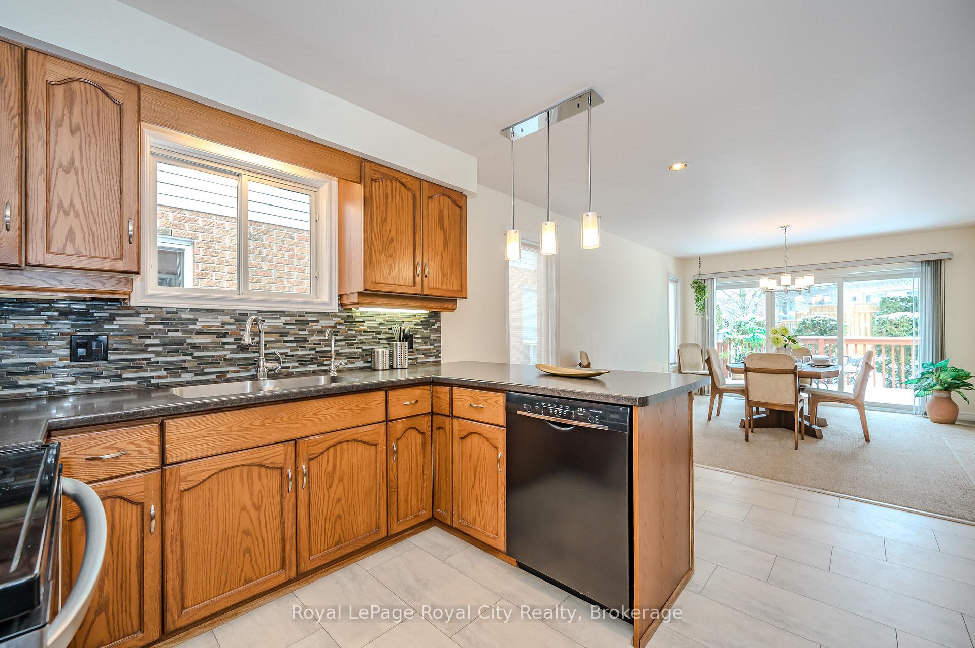 Photo 12 of 6 White Pine Way, Guelph, Village By The Arboretum — HOMEH