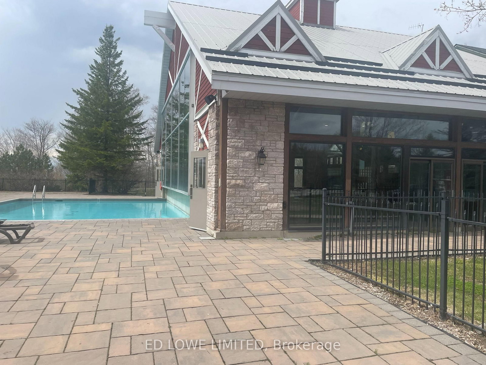 Photo 4 of Unit 2430/31, 90 Highland Dr, Oro-Medonte, Horseshoe Valley — HOMEH