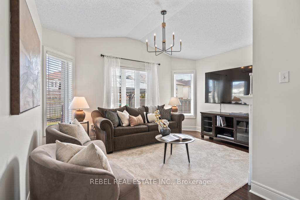 Photo 10 of 168 Bathgate Crescent, Clarington, Courtice — HOMEH