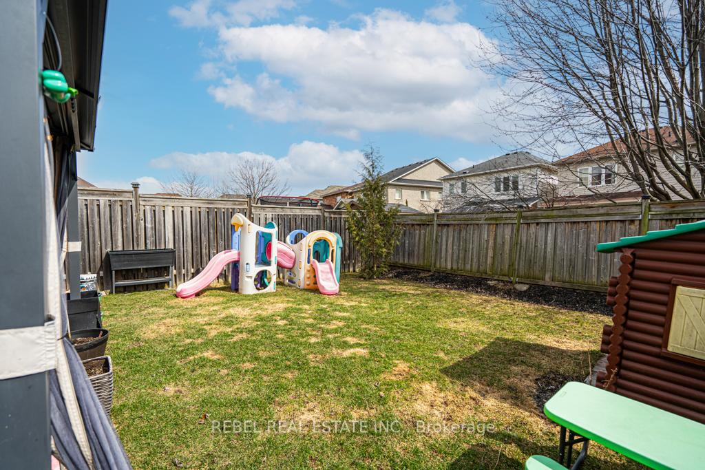 Photo 31 of 168 Bathgate Crescent, Clarington, Courtice — HOMEH