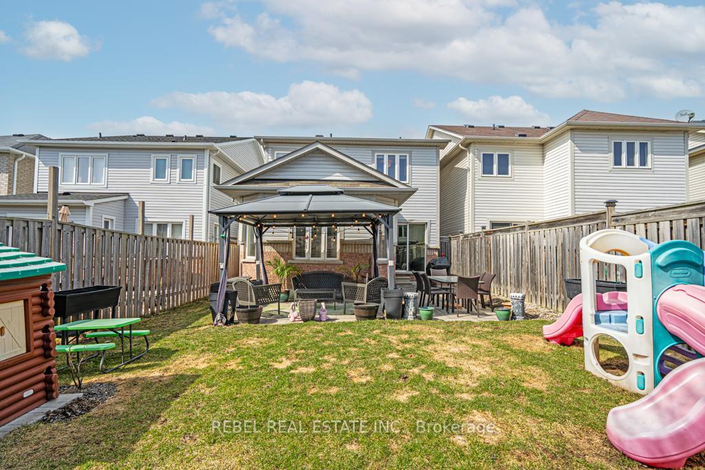 Photo 32 of 168 Bathgate Crescent, Clarington, Courtice — HOMEH