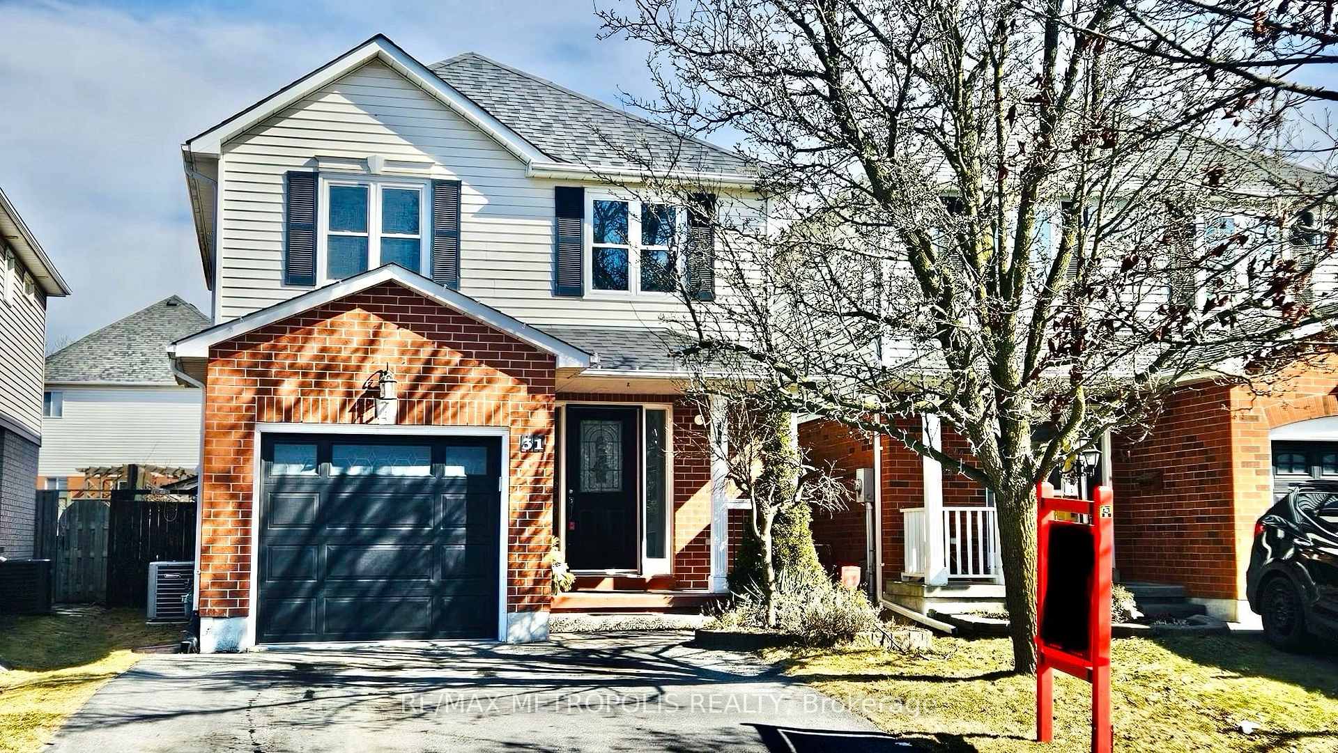 Photo 1 of 31 Hearthstone Crescent, Clarington, Courtice — HOMEH