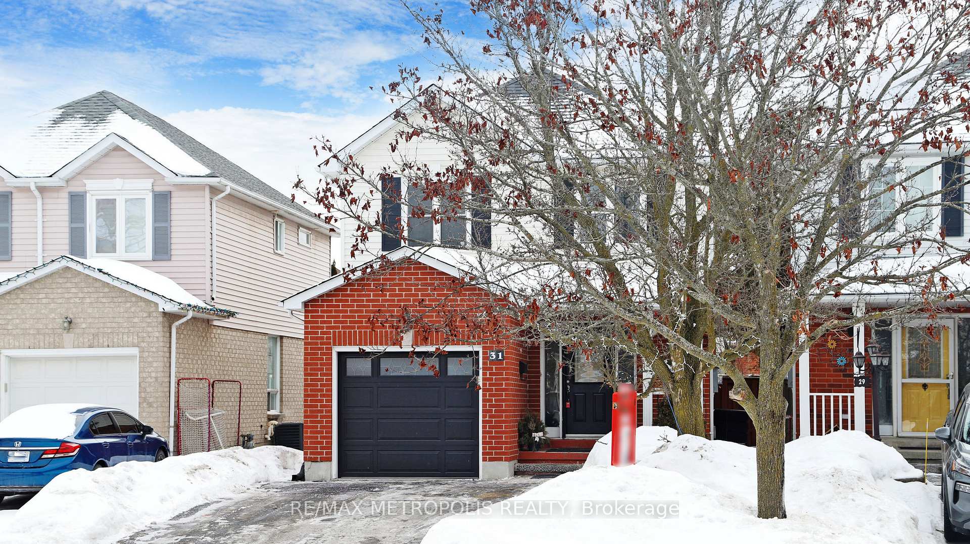 Photo 4 of 31 Hearthstone Crescent, Clarington, Courtice — HOMEH