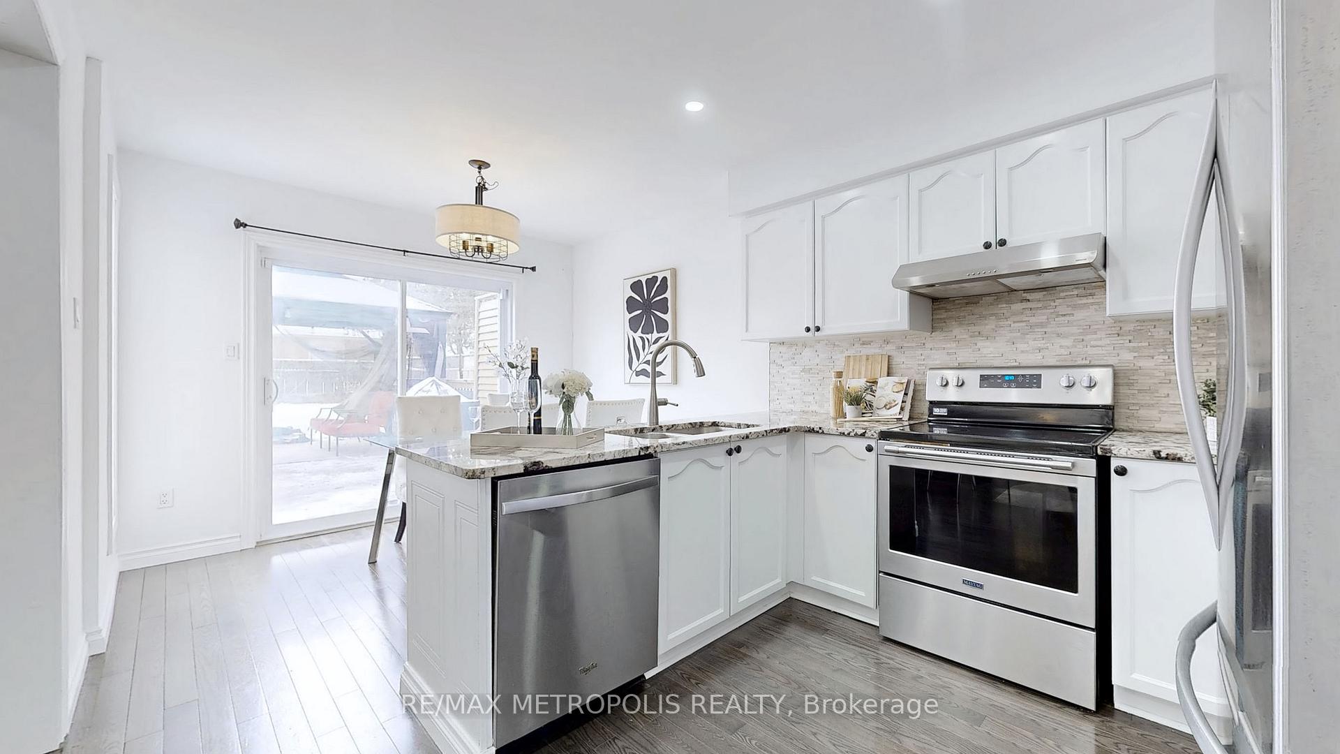 Photo 11 of 31 Hearthstone Crescent, Clarington, Courtice — HOMEH