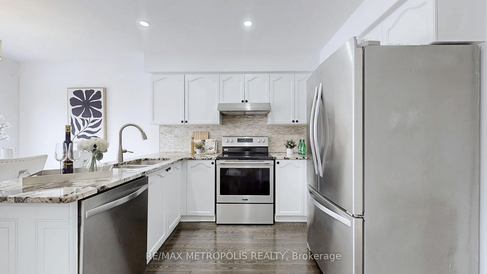 Photo 12 of 31 Hearthstone Crescent, Clarington, Courtice — HOMEH