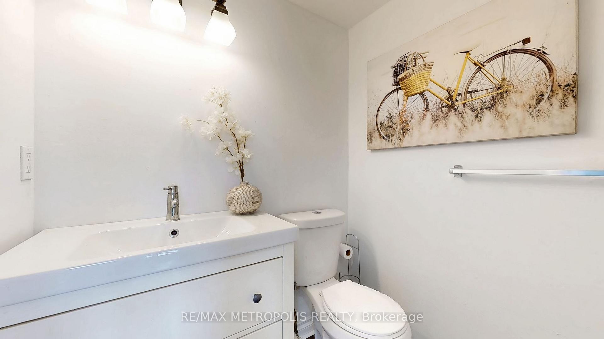 Photo 16 of 31 Hearthstone Crescent, Clarington, Courtice — HOMEH