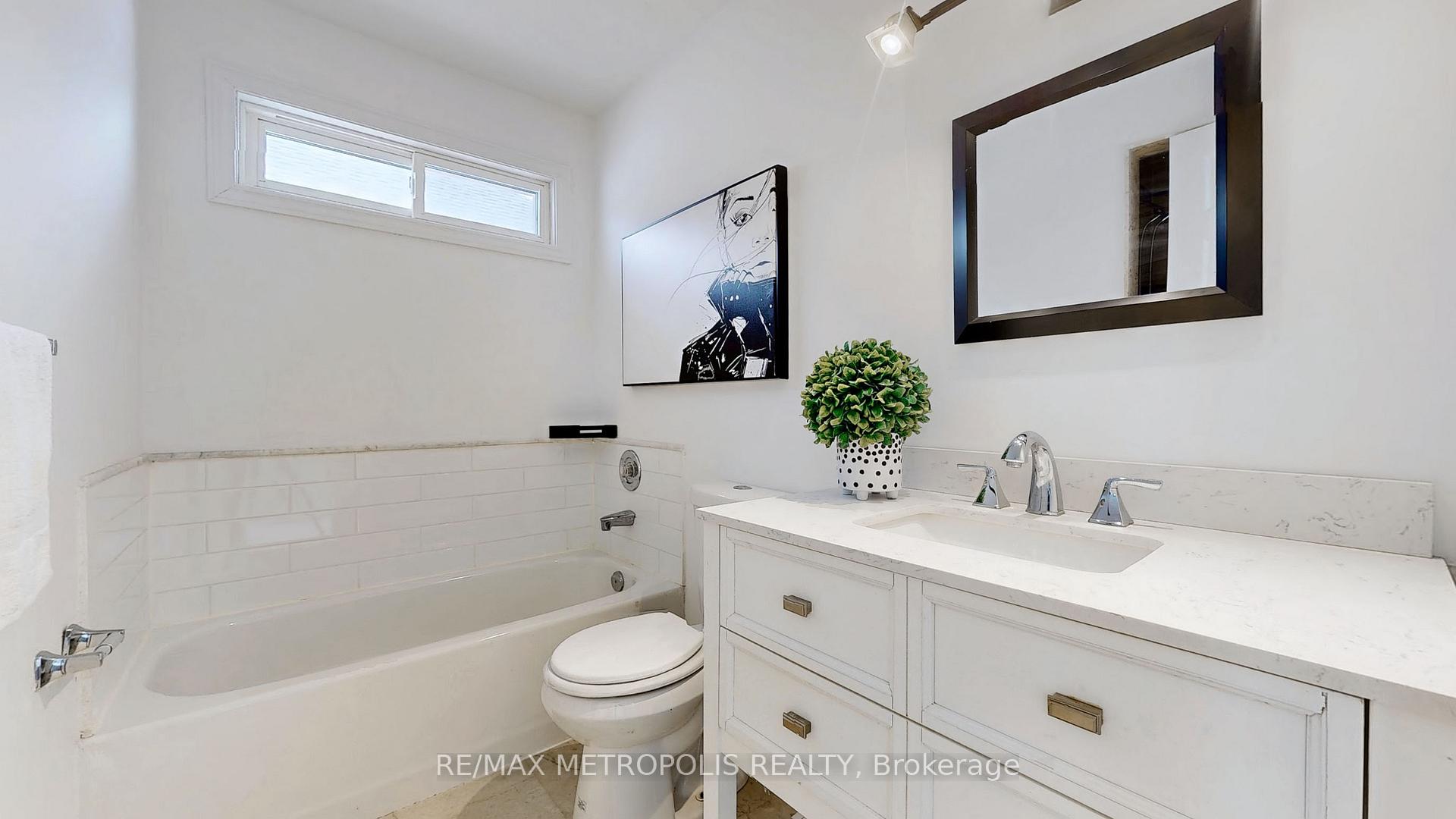 Photo 22 of 31 Hearthstone Crescent, Clarington, Courtice — HOMEH